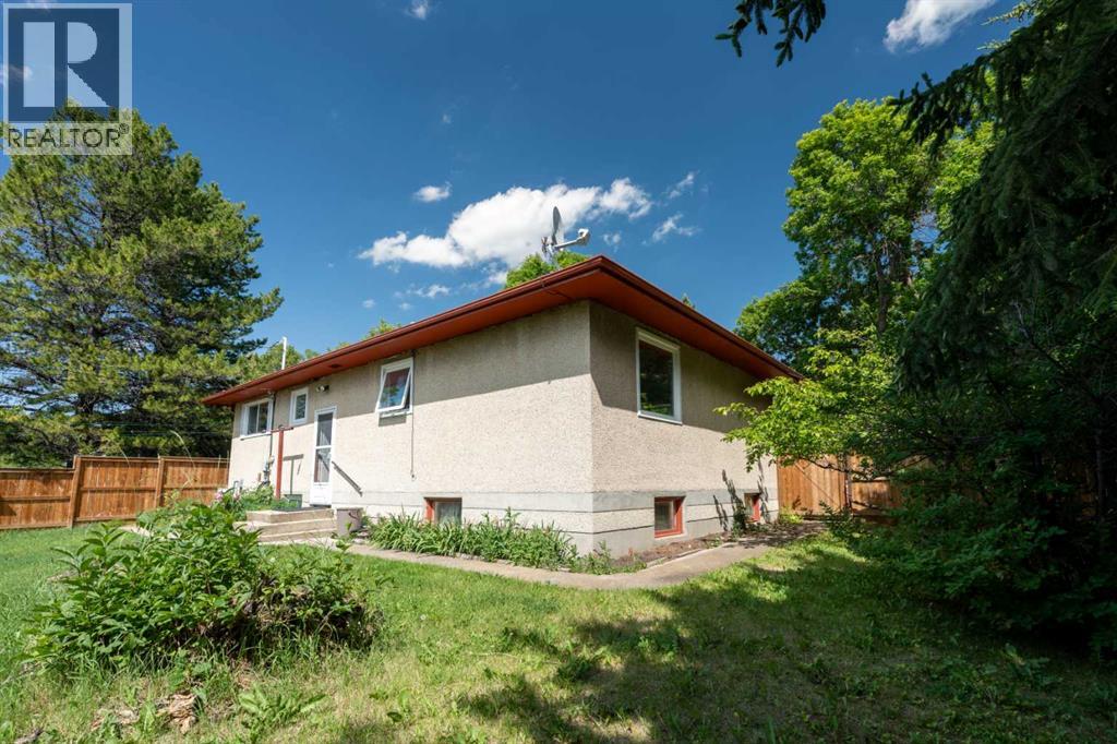 3902 45 Street, Ponoka, Alberta  t4j 1b4 - Photo 3 - A2236523