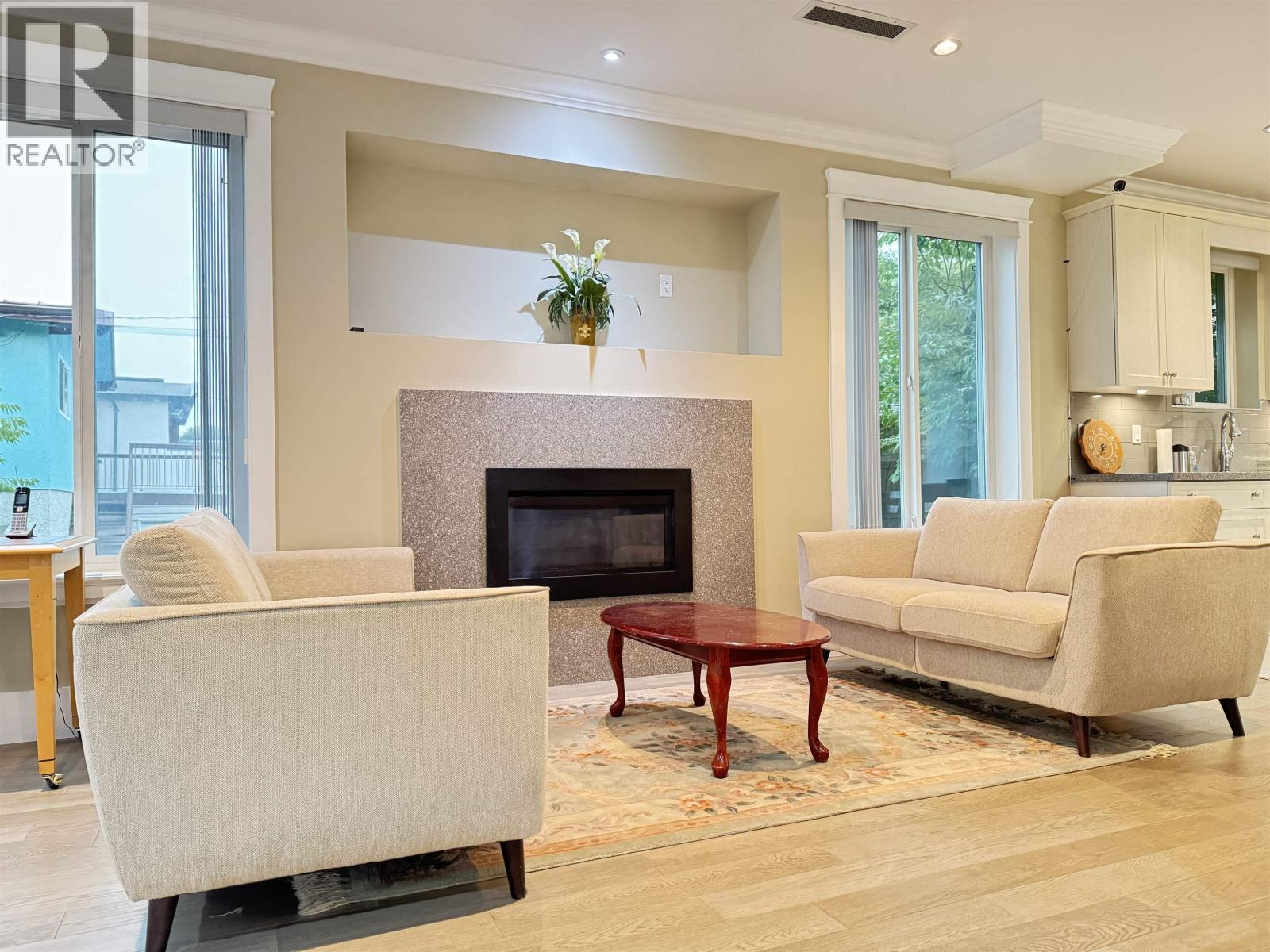 5828 Quebec Street, Vancouver, British Columbia  V5W 2N9 - Photo 2 - R3035003