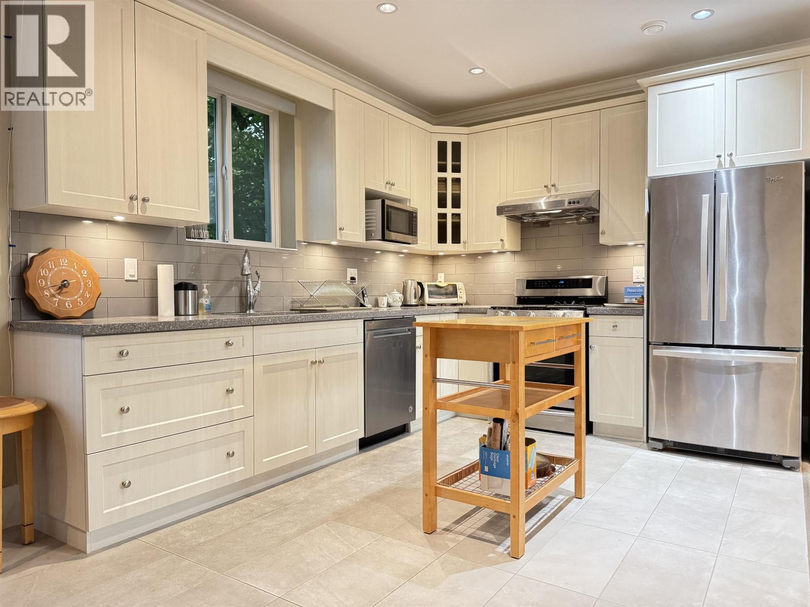 5828 Quebec Street, Vancouver, British Columbia  V5W 2N9 - Photo 3 - R3035003