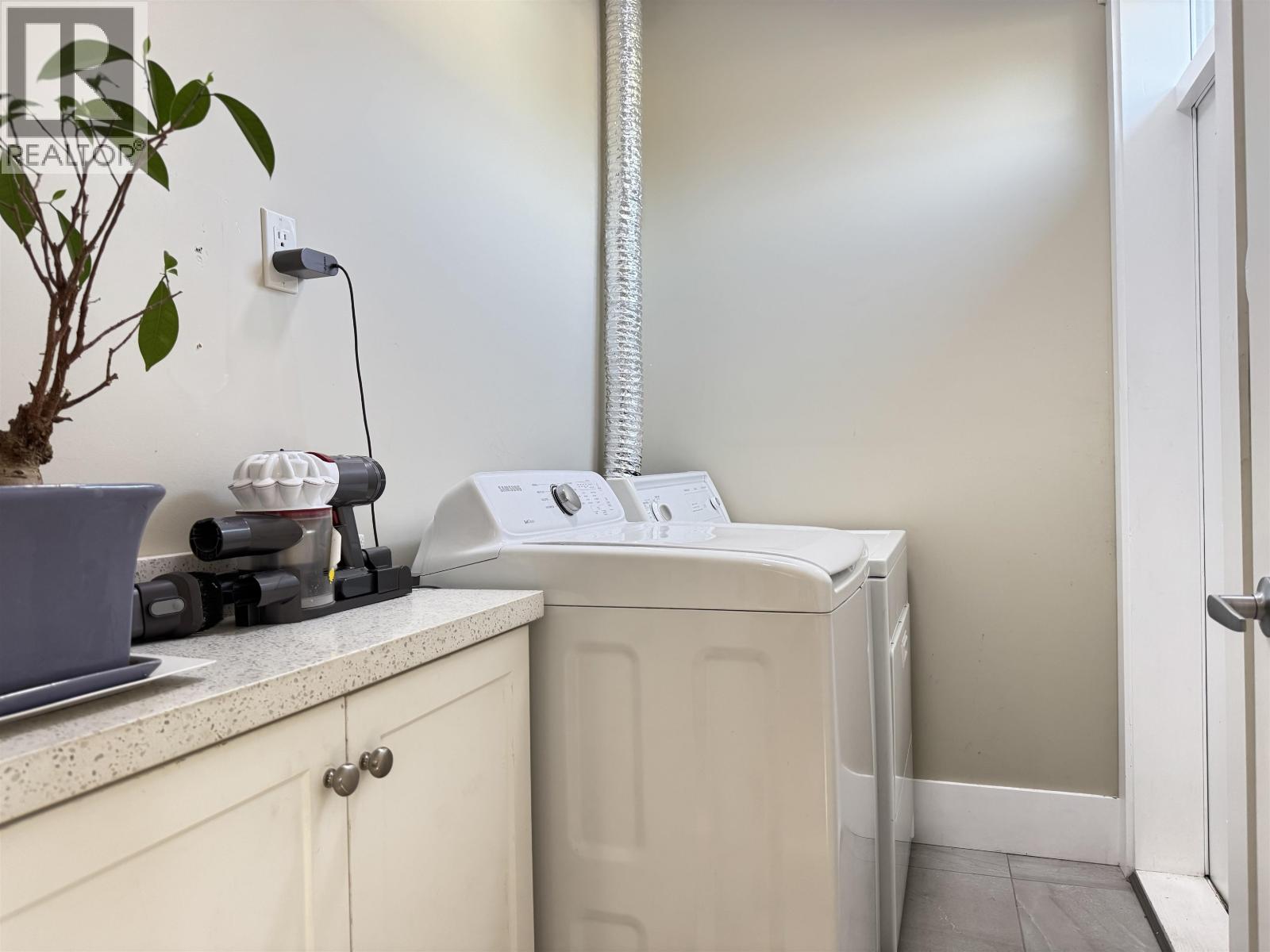 5828 Quebec Street, Vancouver, British Columbia  V5W 2N9 - Photo 10 - R3035003