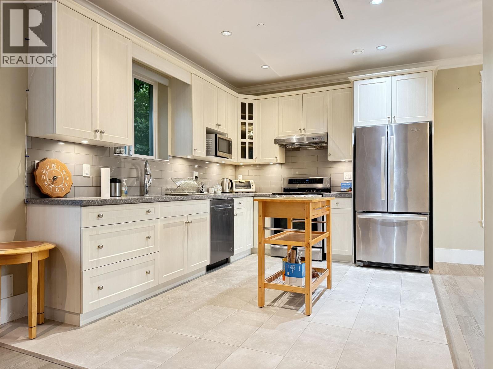 5828 Quebec Street, Vancouver, British Columbia  V5W 2N9 - Photo 4 - R3035003