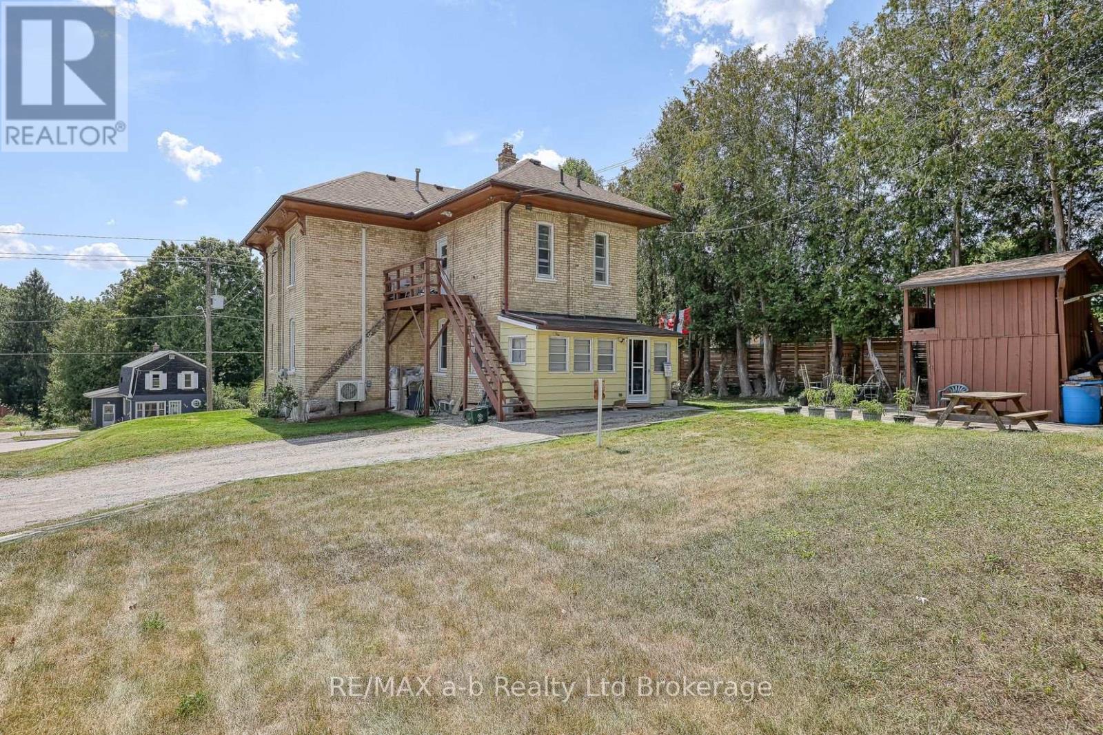 135 Canterbury Street, Ingersoll, Ontario  N5C 1E1 - Photo 10 - X12389981