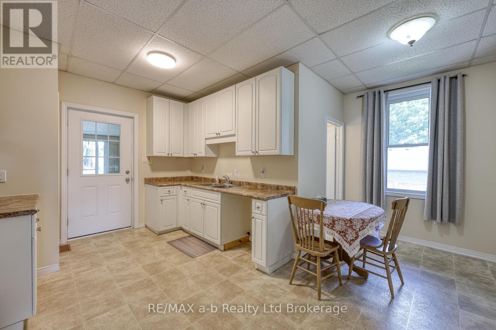 135 Canterbury Street, Ingersoll, Ontario  N5C 1E1 - Photo 16 - X12389981