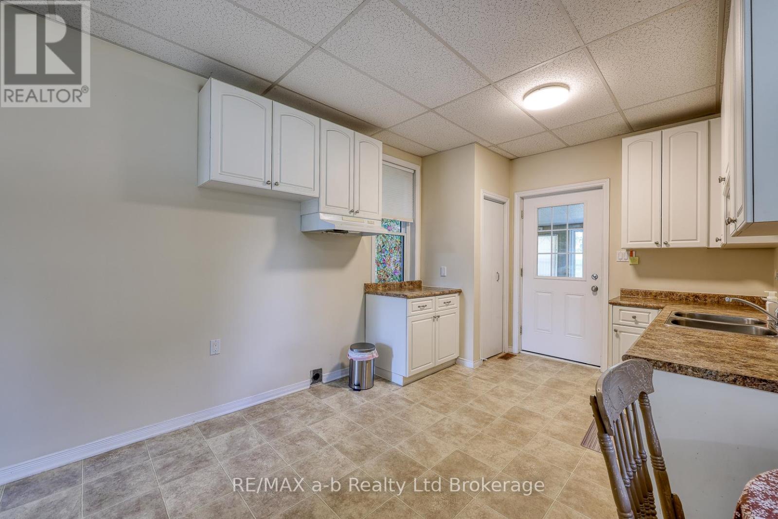 135 Canterbury Street, Ingersoll, Ontario  N5C 1E1 - Photo 17 - X12389981