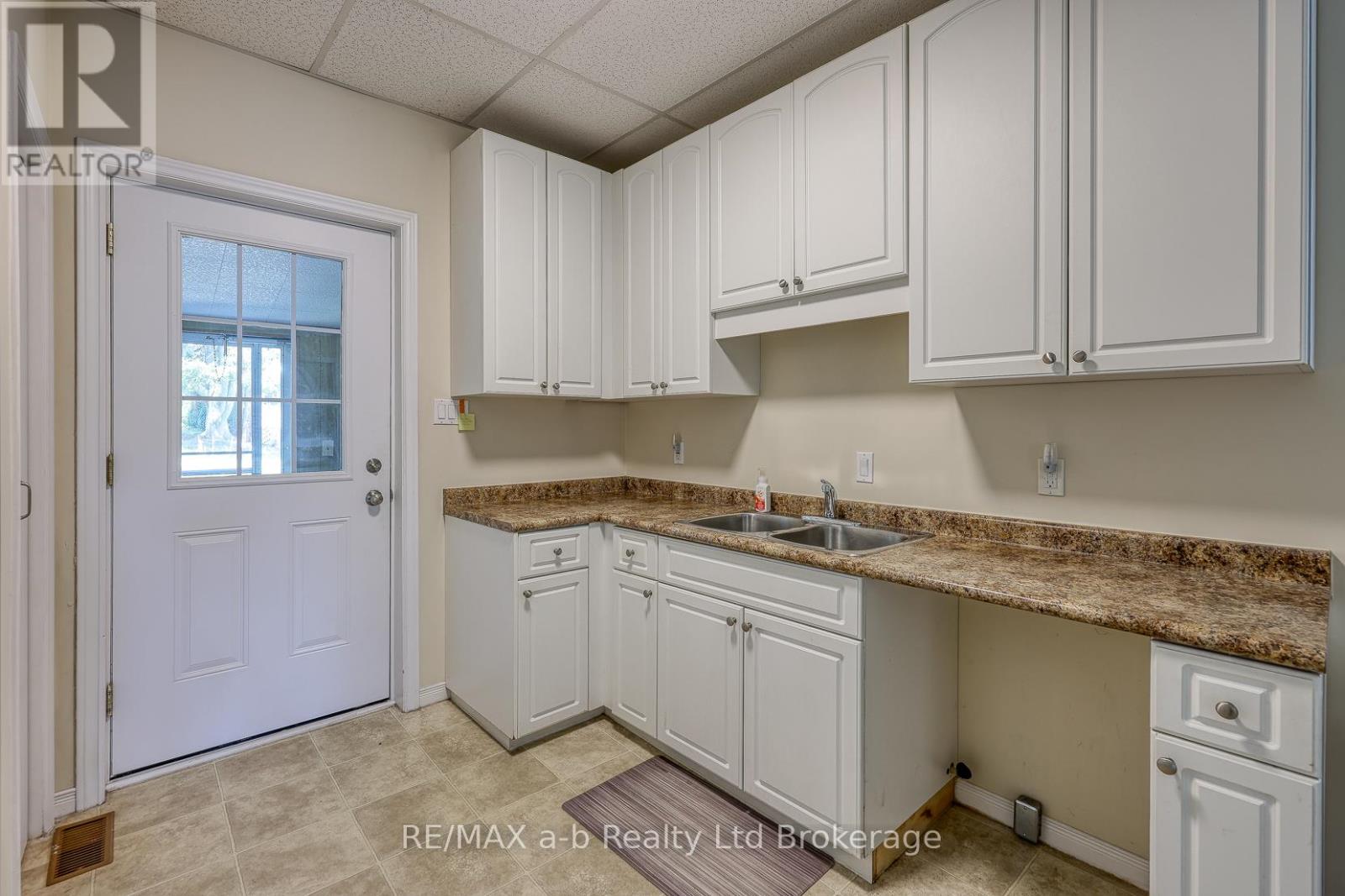 135 Canterbury Street, Ingersoll, Ontario  N5C 1E1 - Photo 19 - X12389981