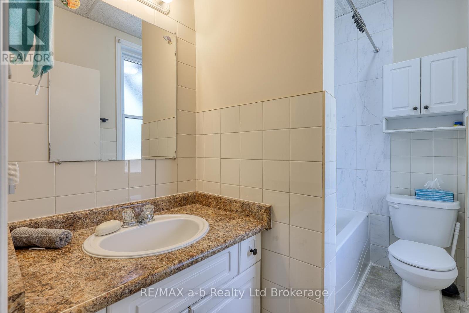 135 Canterbury Street, Ingersoll, Ontario  N5C 1E1 - Photo 24 - X12389981