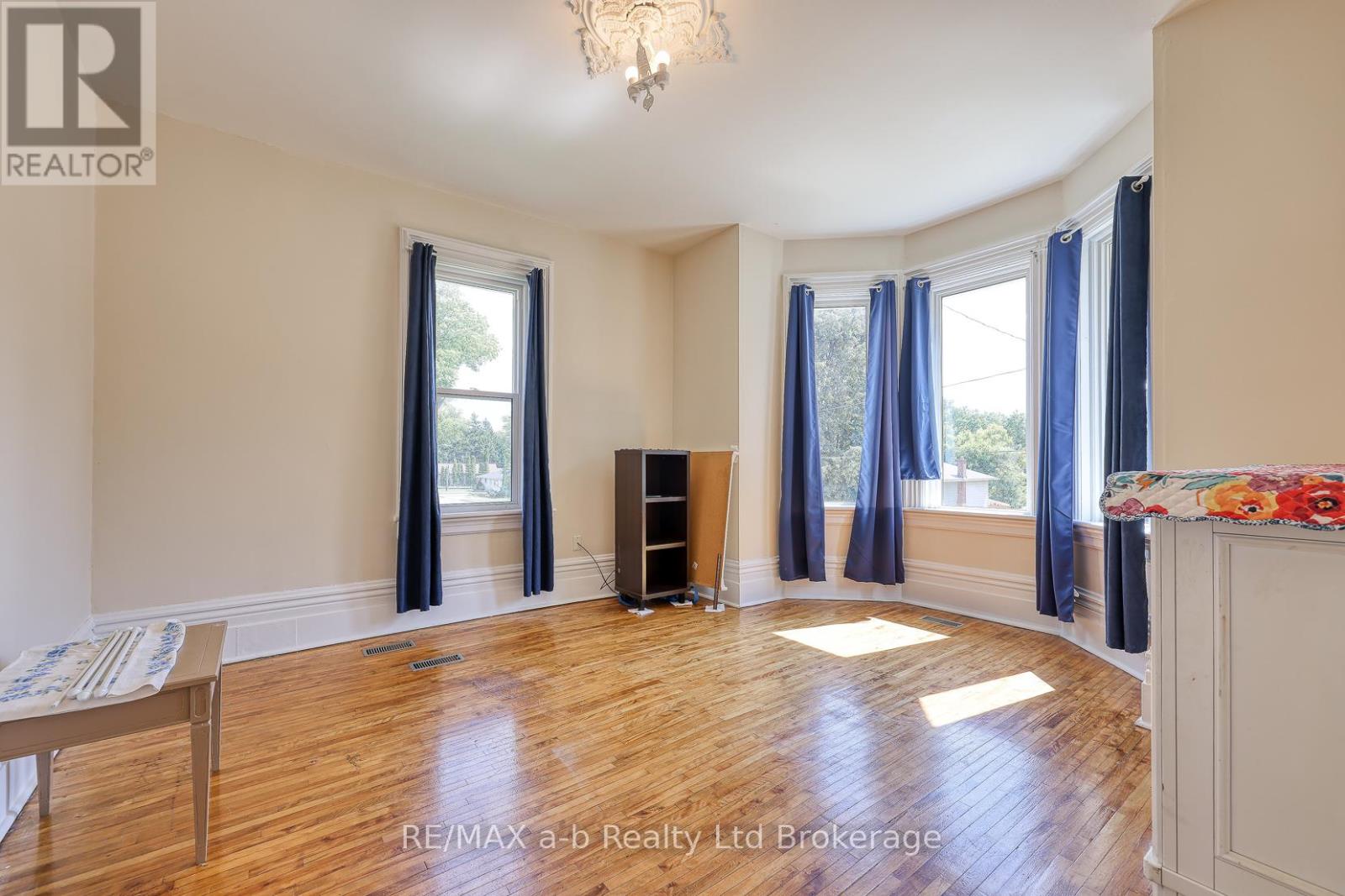 135 Canterbury Street, Ingersoll, Ontario  N5C 1E1 - Photo 27 - X12389981