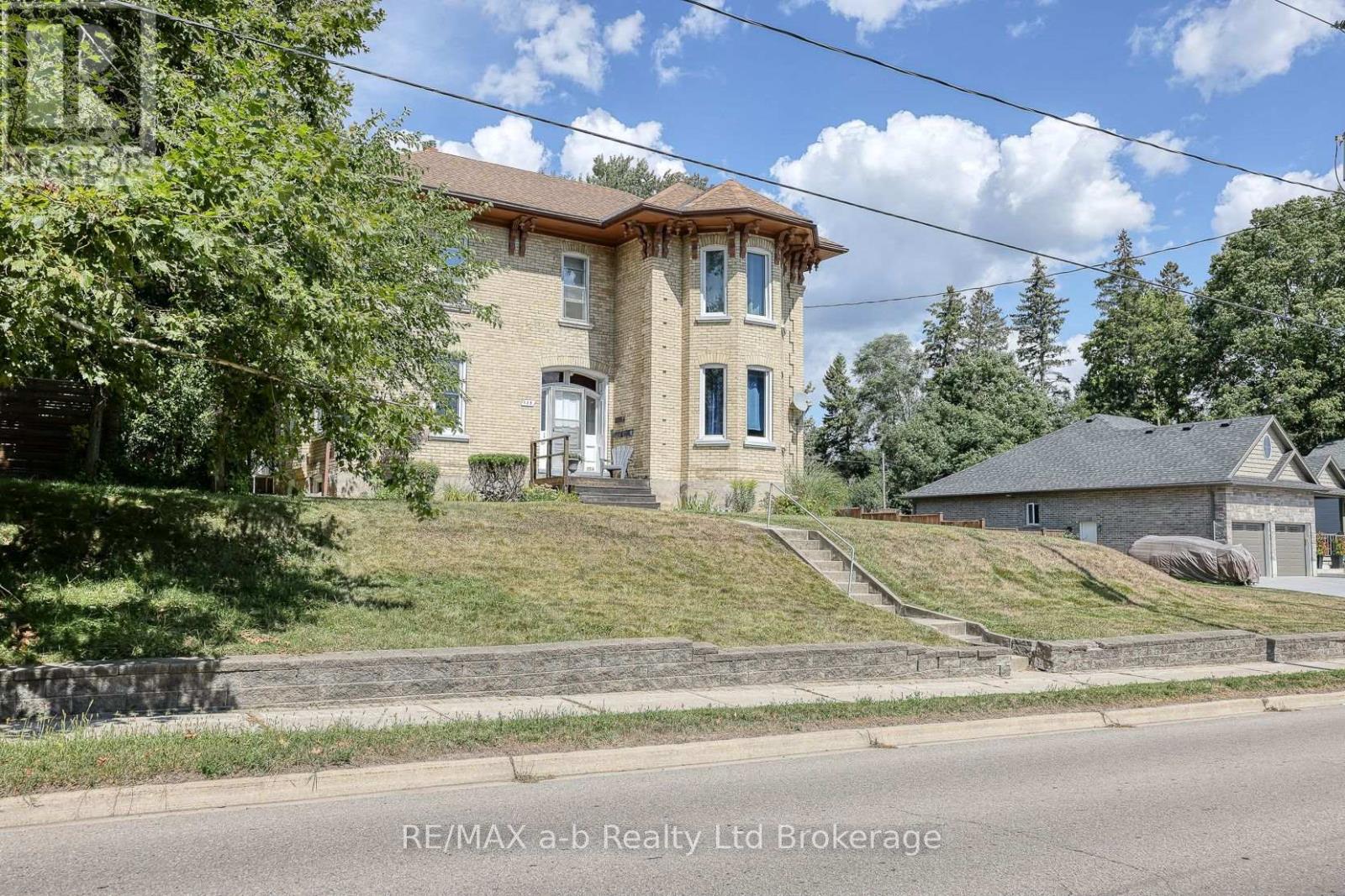 135 Canterbury Street, Ingersoll, Ontario  N5C 1E1 - Photo 3 - X12389981