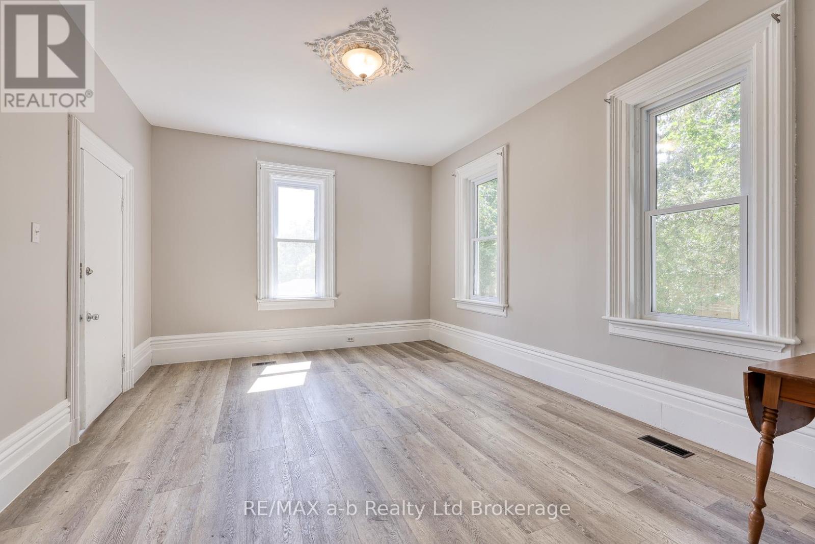 135 Canterbury Street, Ingersoll, Ontario  N5C 1E1 - Photo 32 - X12389981