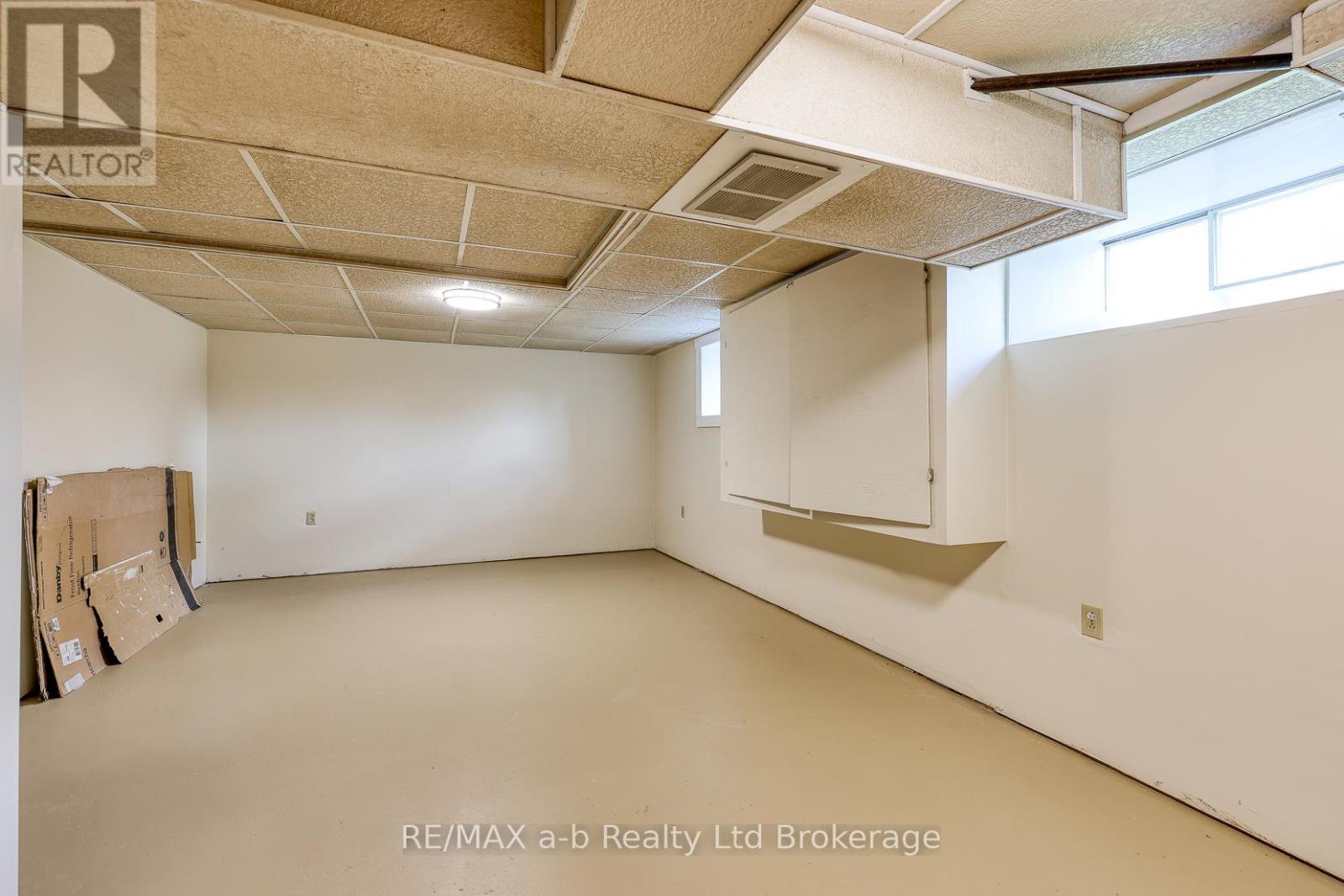 135 Canterbury Street, Ingersoll, Ontario  N5C 1E1 - Photo 38 - X12389981