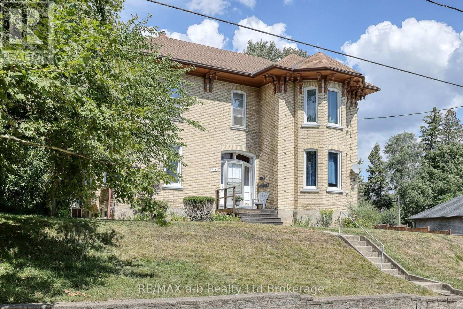 135 Canterbury Street, Ingersoll, Ontario  N5C 1E1 - Photo 4 - X12389981