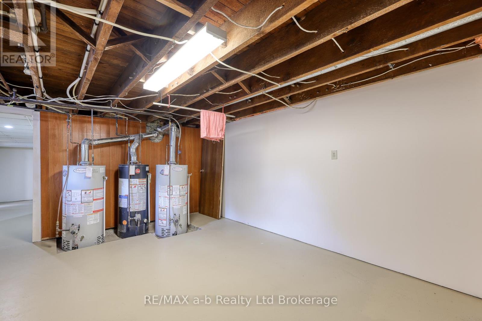 135 Canterbury Street, Ingersoll, Ontario  N5C 1E1 - Photo 41 - X12389981