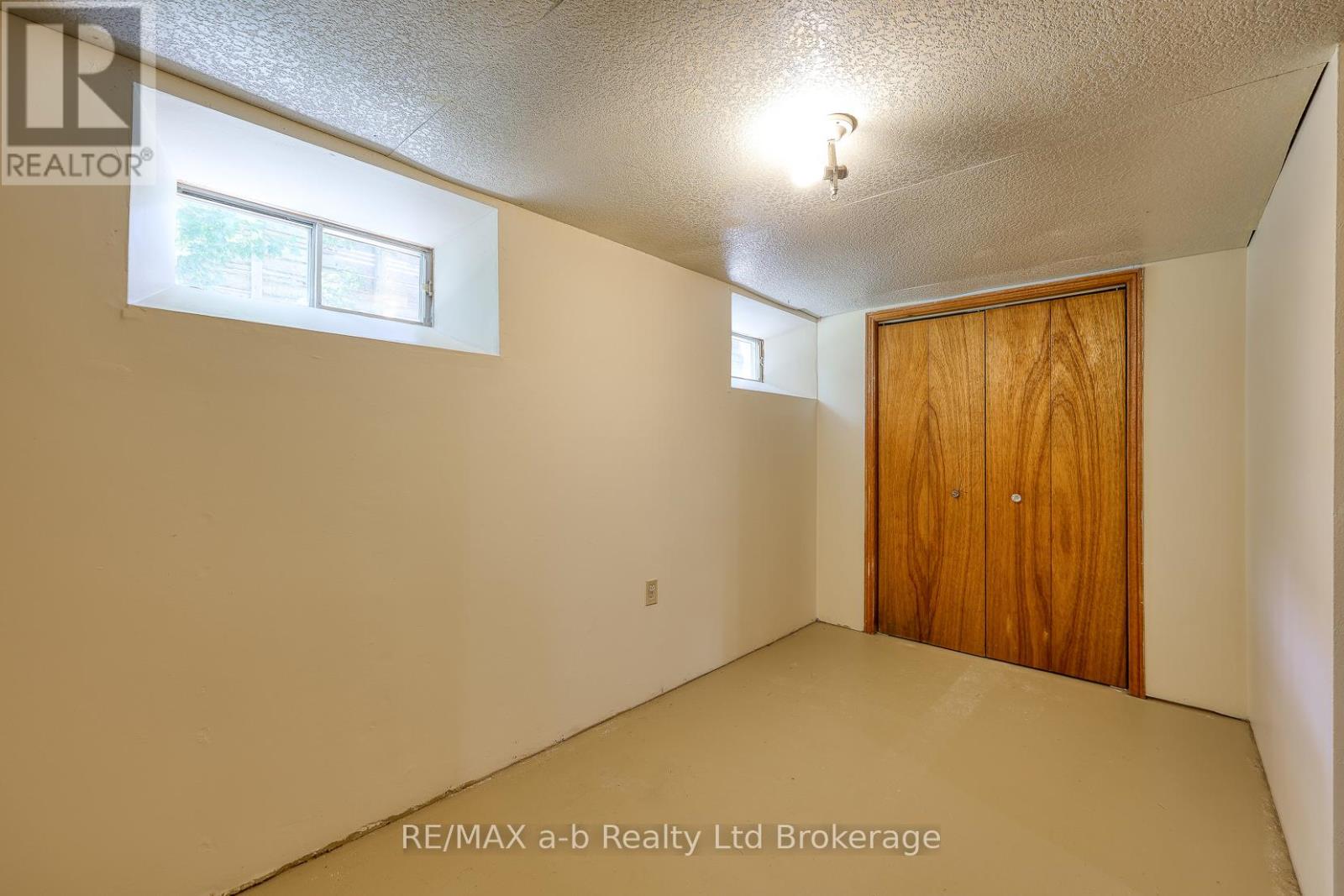 135 Canterbury Street, Ingersoll, Ontario  N5C 1E1 - Photo 42 - X12389981