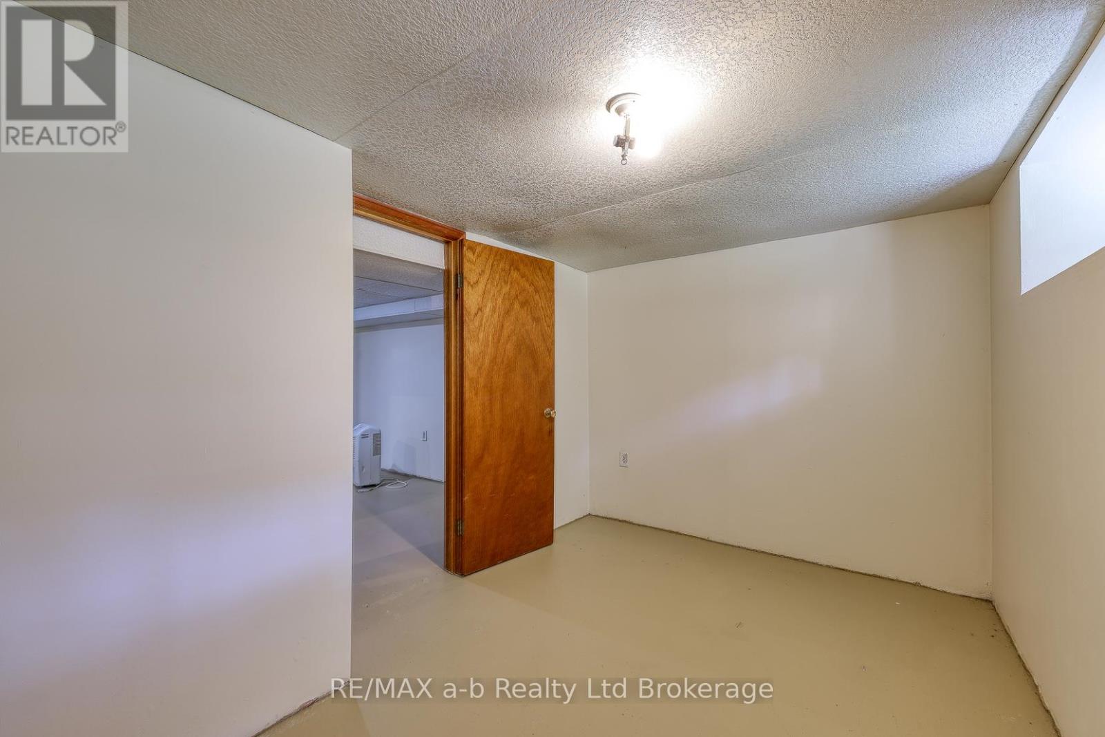 135 Canterbury Street, Ingersoll, Ontario  N5C 1E1 - Photo 43 - X12389981