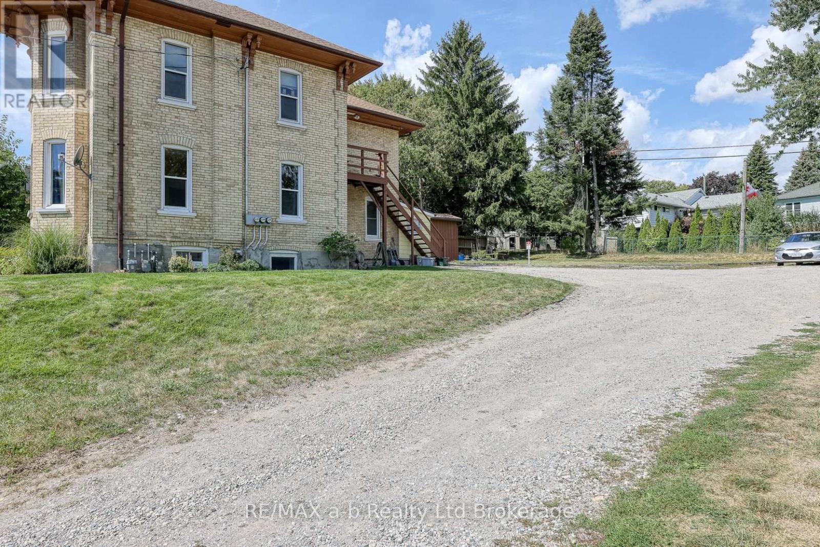 135 Canterbury Street, Ingersoll, Ontario  N5C 1E1 - Photo 6 - X12389981