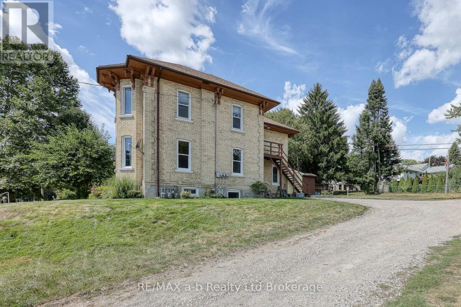 135 Canterbury Street, Ingersoll, Ontario  N5C 1E1 - Photo 7 - X12389981