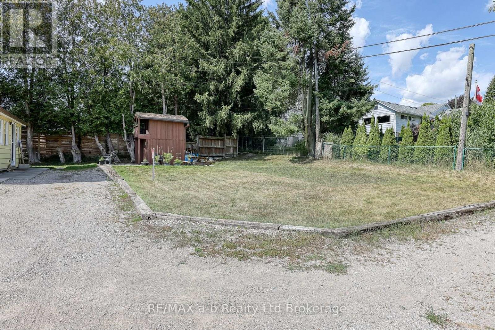 135 Canterbury Street, Ingersoll, Ontario  N5C 1E1 - Photo 9 - X12389981