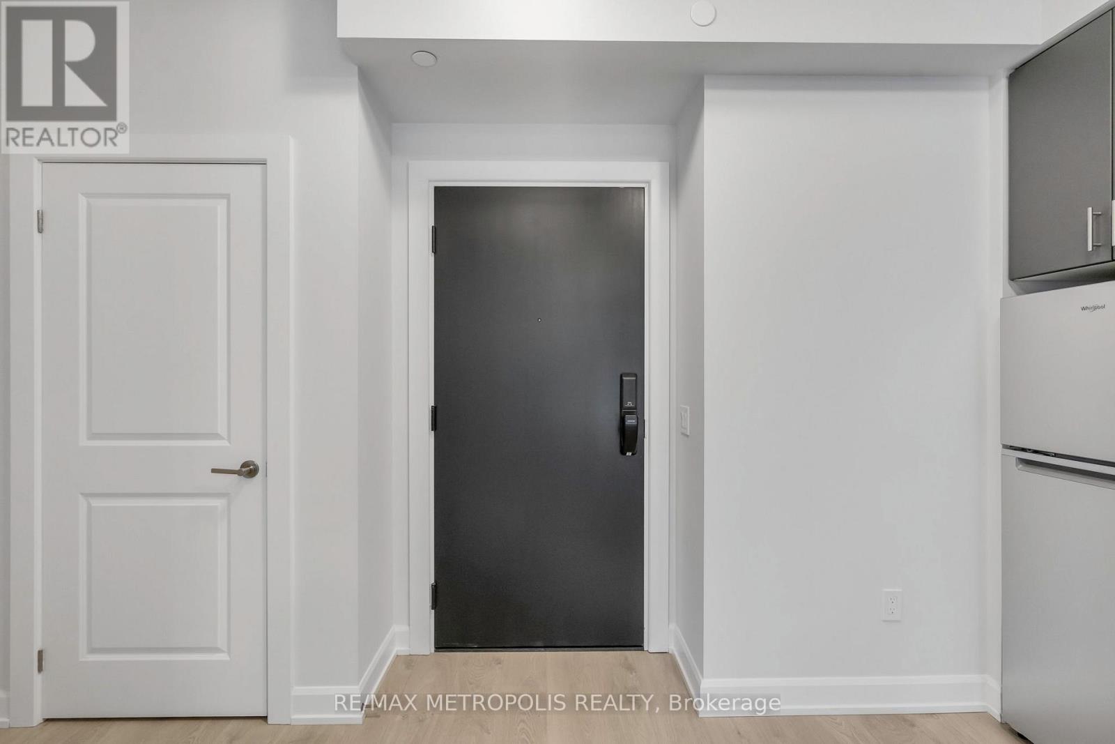 515 - 3220 William Coltson Avenue, Oakville, Ontario  L6H 7X9 - Photo 2 - W12389135