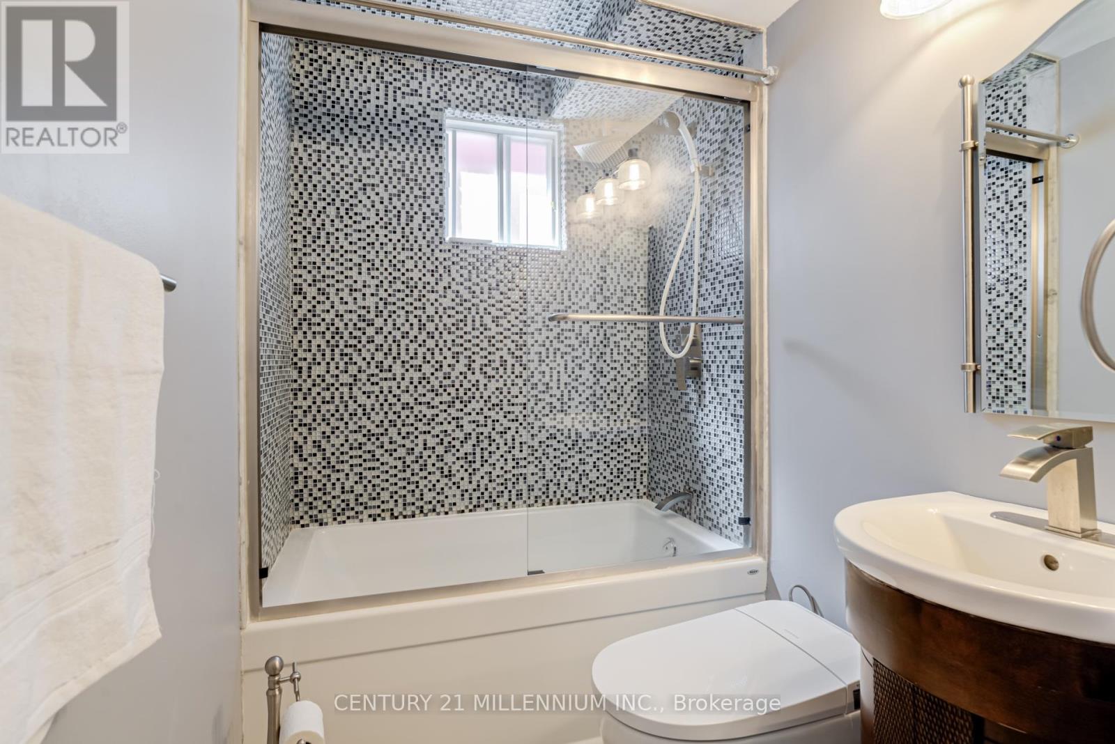 568 Dufferin Street, Toronto, Ontario  M6K 2A9 - Photo 15 - C12389949