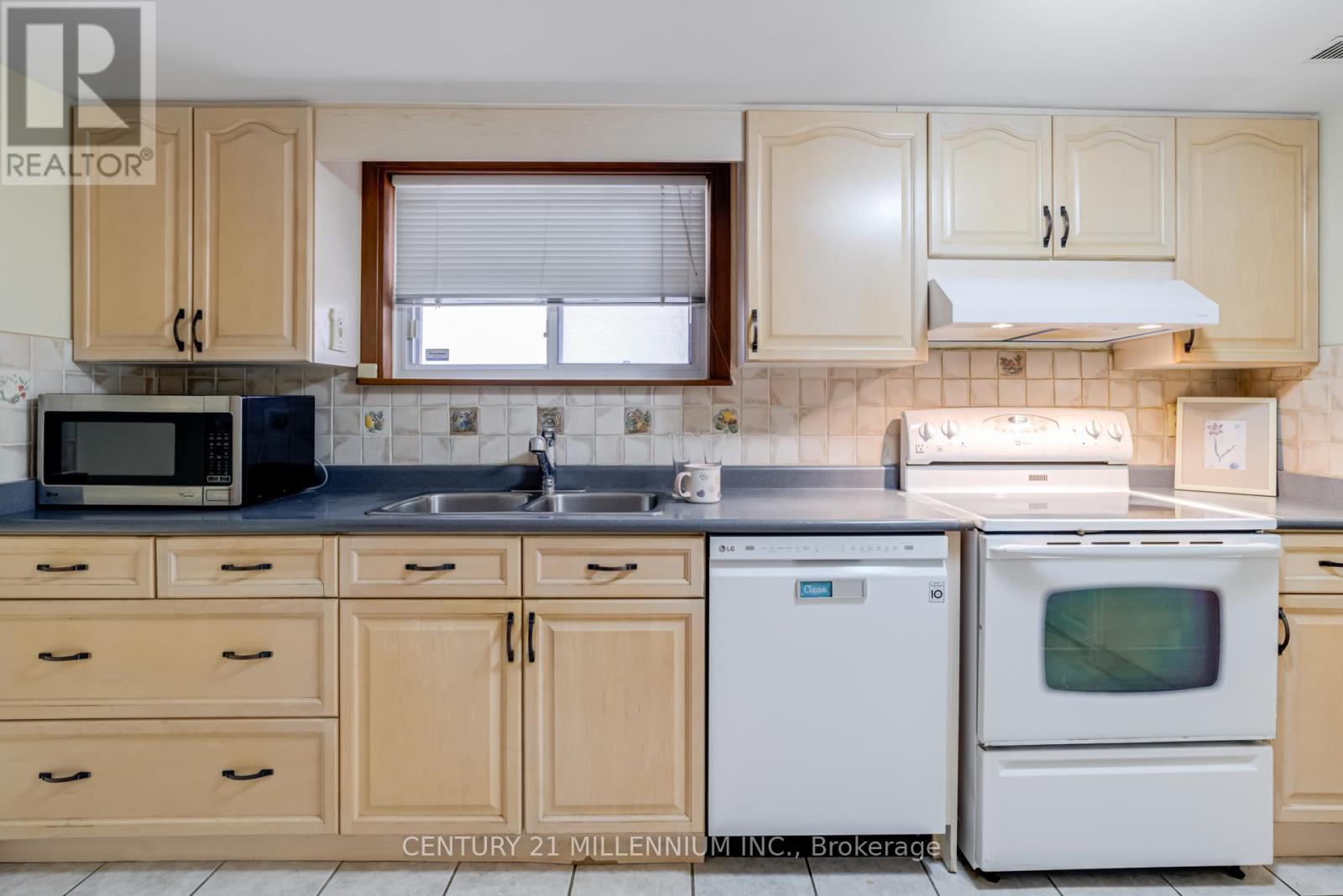 568 Dufferin Street, Toronto, Ontario  M6K 2A9 - Photo 22 - C12389949