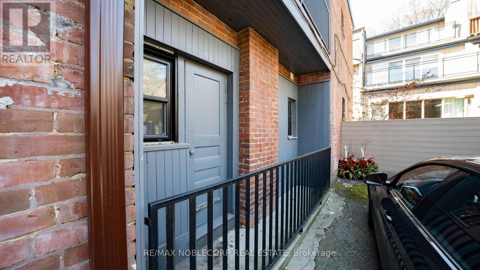 34 Winchester Street, Toronto, Ontario  M4X 1A7 - Photo 4 - C12390011