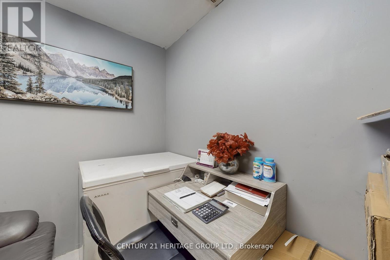 559 Steven Court, Newmarket (Stonehaven-Wyndham), Ontario  L3Y 6Z3 - Photo 8 - N12389979