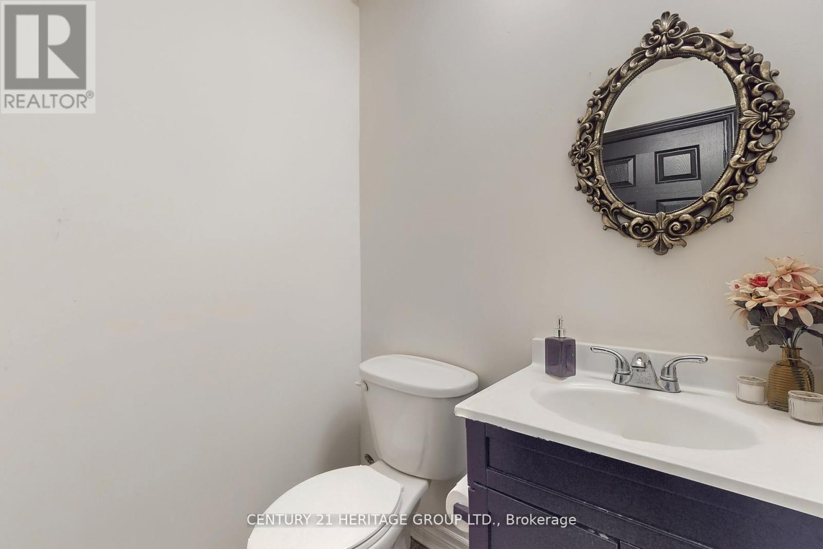 559 Steven Court, Newmarket (Stonehaven-Wyndham), Ontario  L3Y 6Z3 - Photo 9 - N12389979