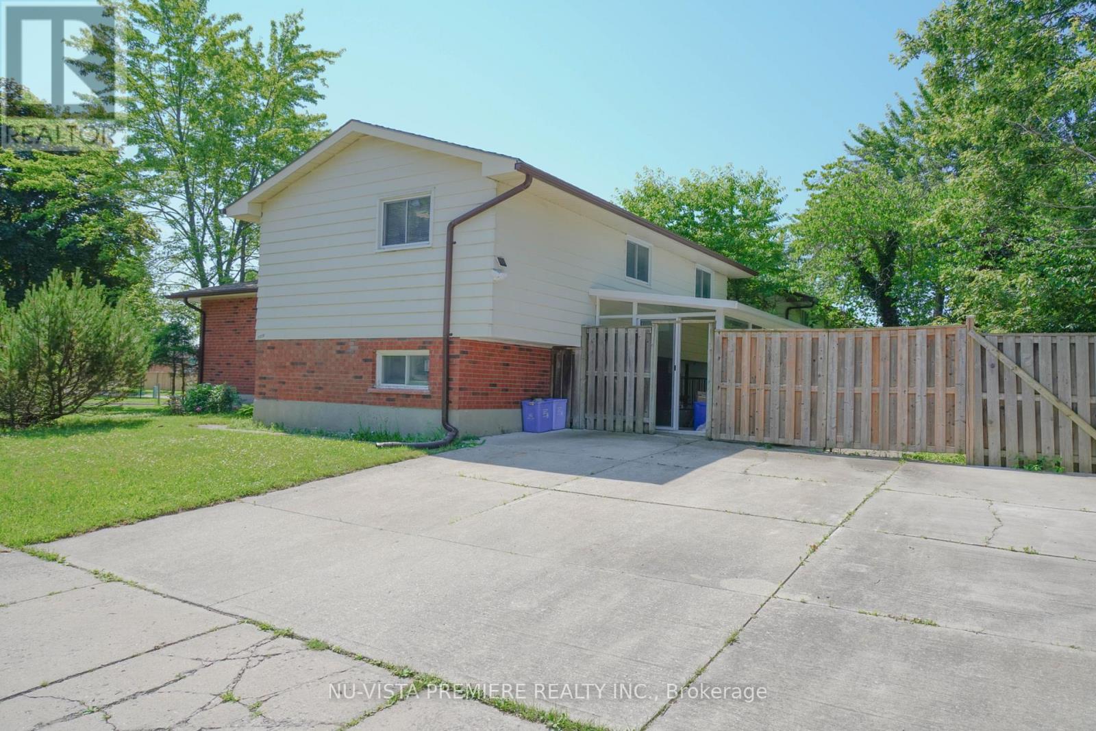 1329 Ernest Avenue, London South, Ontario  N6E 2B3 - Photo 2 - X12390028