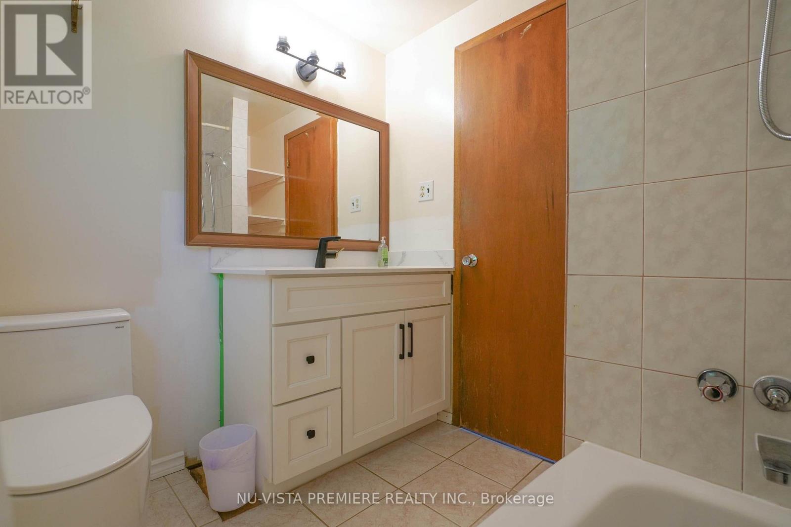 1329 Ernest Avenue, London South, Ontario  N6E 2B3 - Photo 9 - X12390028