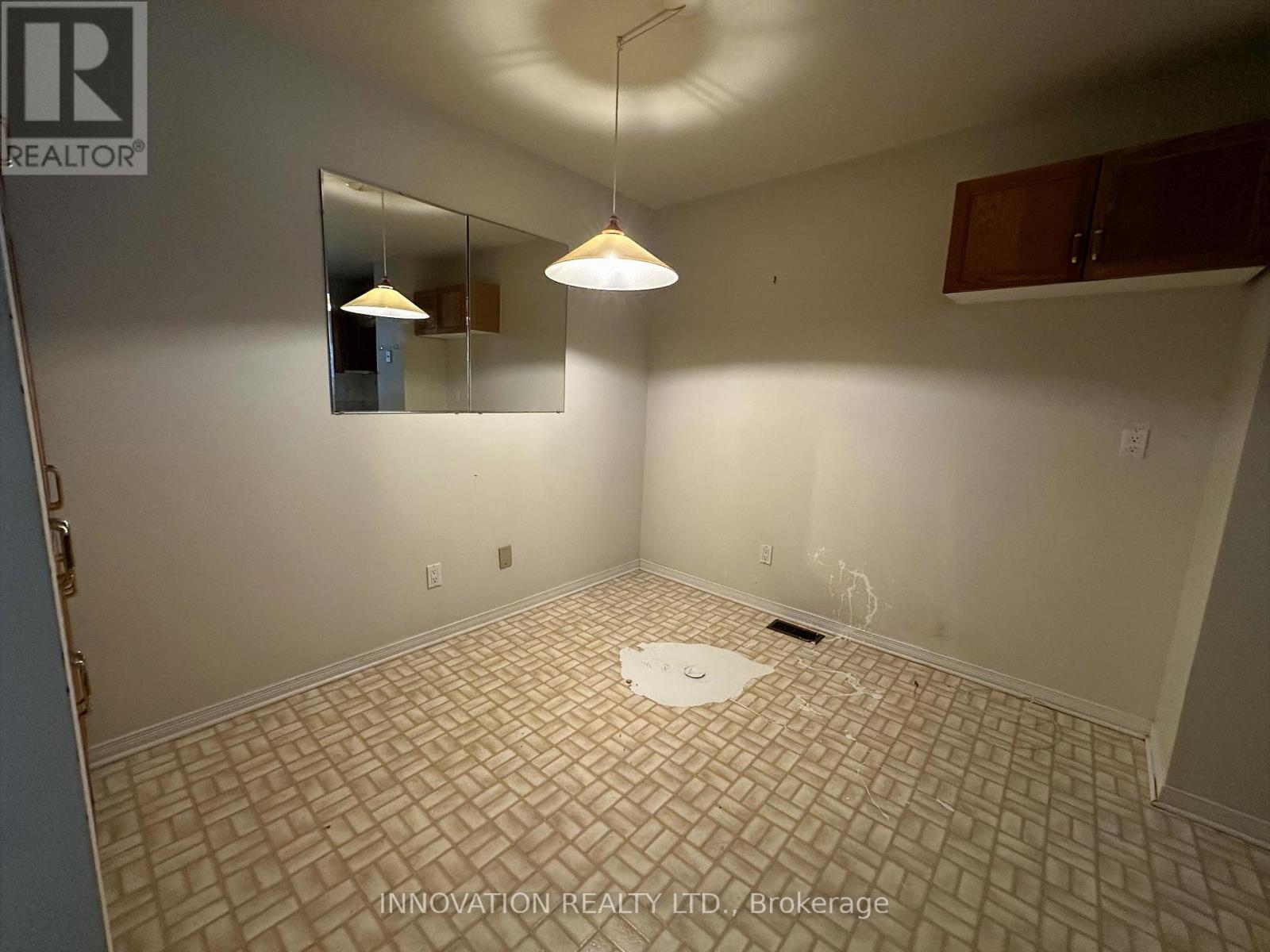 5 Roblyn Way, Ottawa, Ontario  K2G 5Z4 - Photo 12 - X12390033