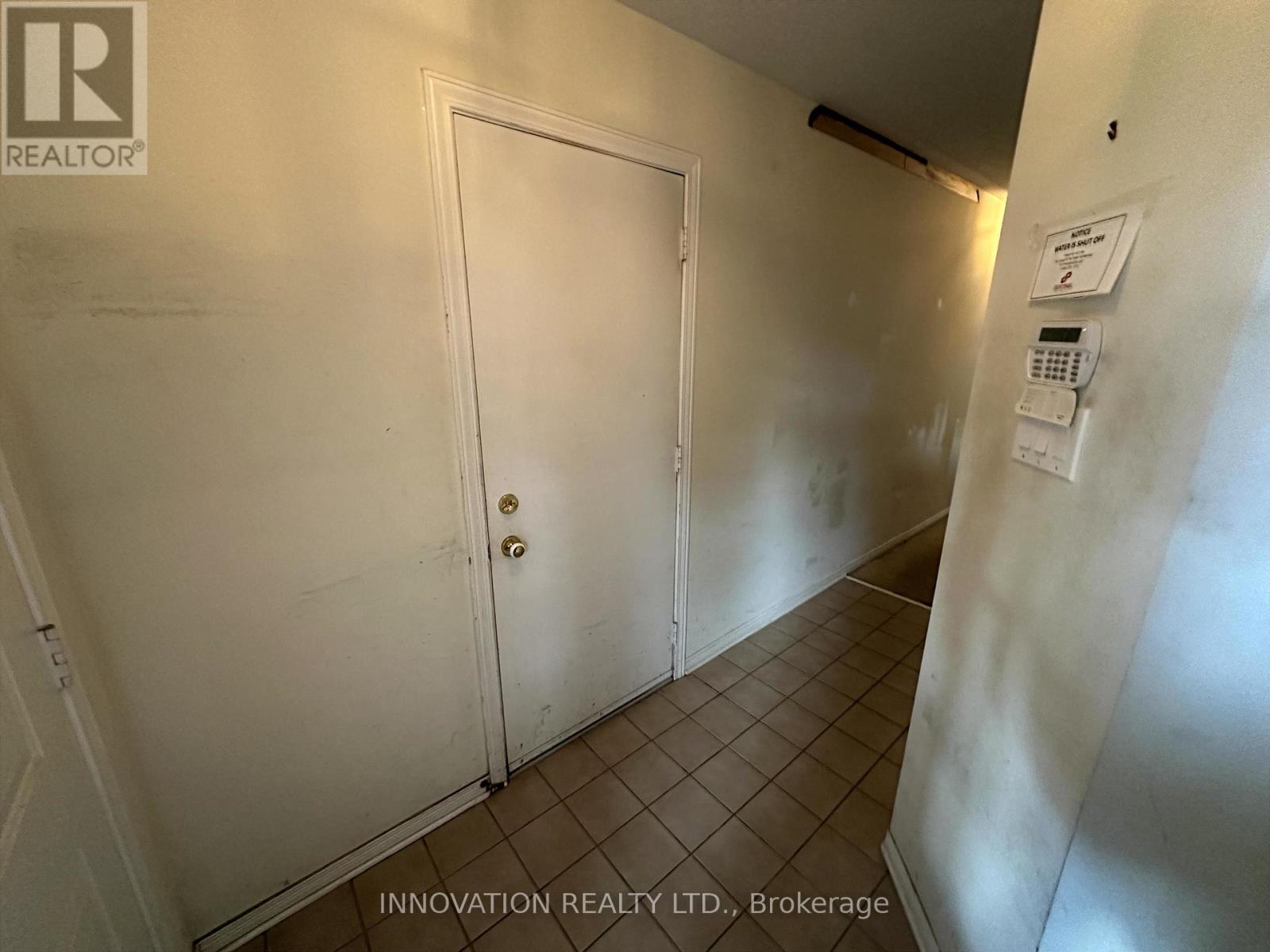 5 Roblyn Way, Ottawa, Ontario  K2G 5Z4 - Photo 3 - X12390033