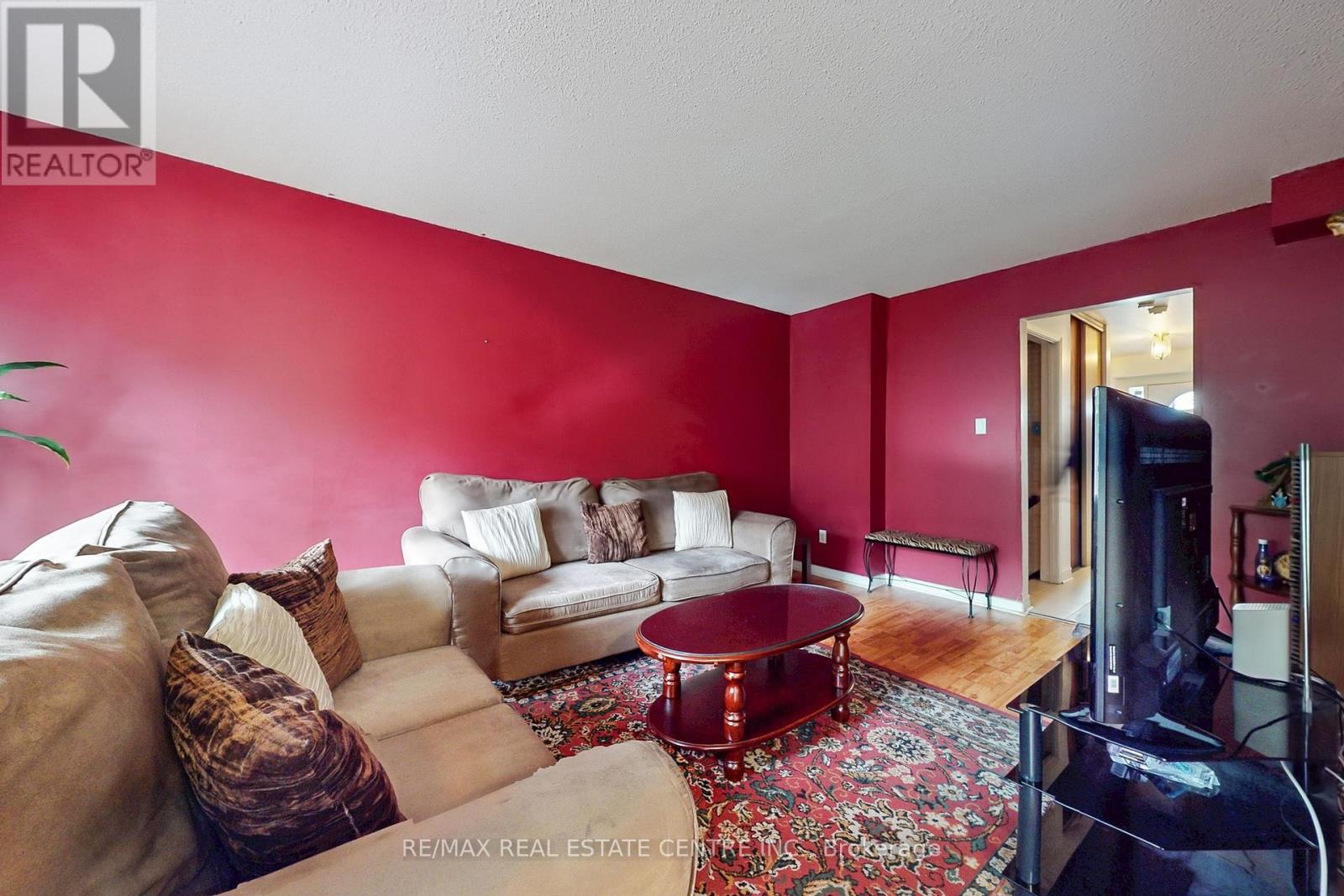 34 - 7406 Darcel Avenue, Mississauga (Malton), Ontario  L4T 2X5 - Photo 10 - W12389950