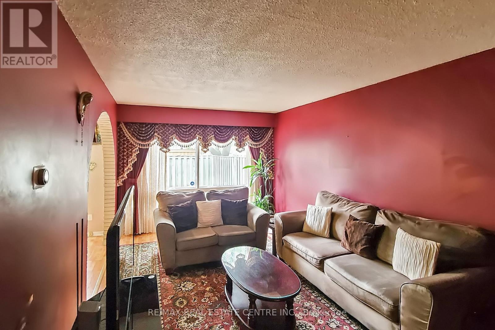 34 - 7406 Darcel Avenue, Mississauga (Malton), Ontario  L4T 2X5 - Photo 12 - W12389950