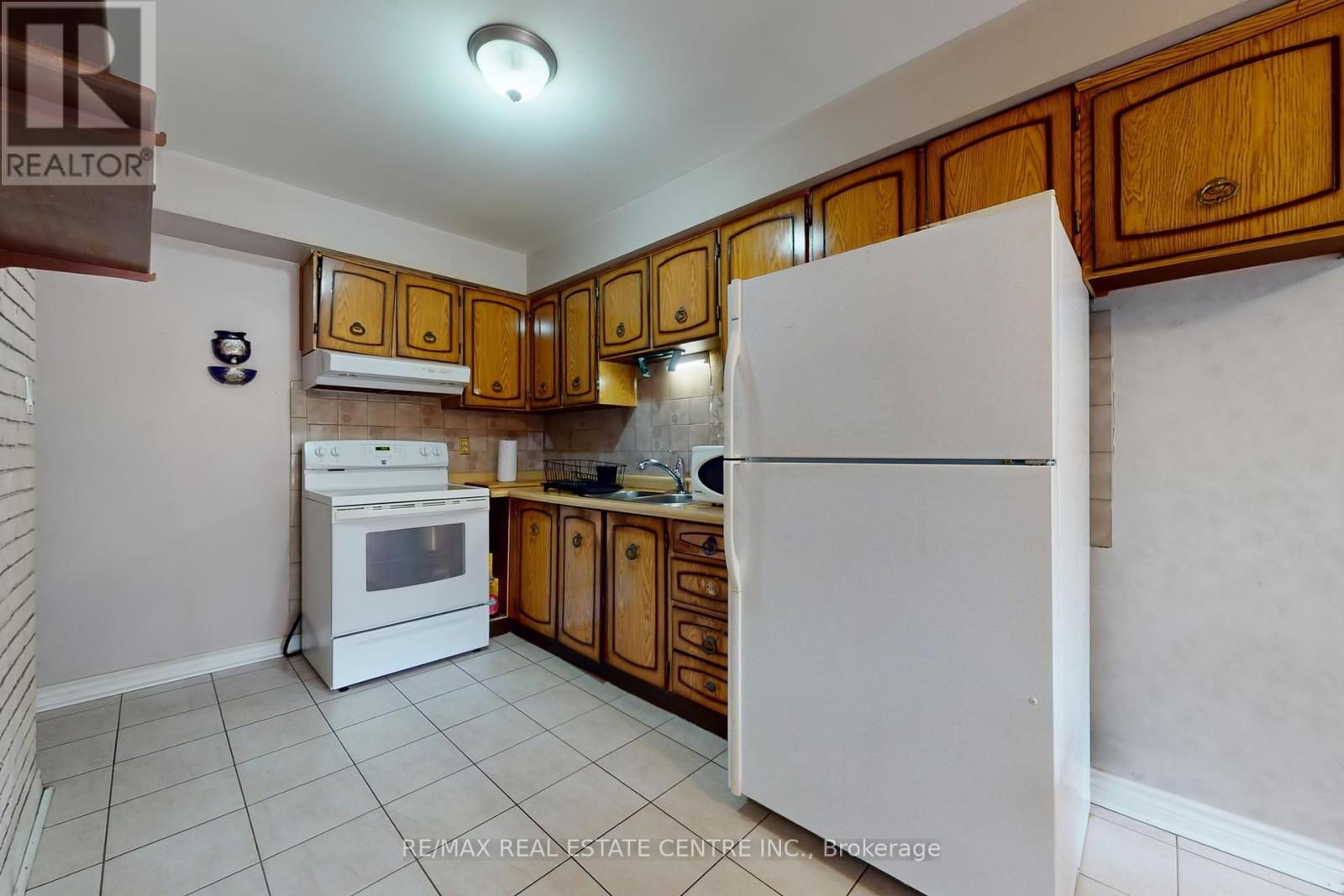 34 - 7406 Darcel Avenue, Mississauga (Malton), Ontario  L4T 2X5 - Photo 14 - W12389950