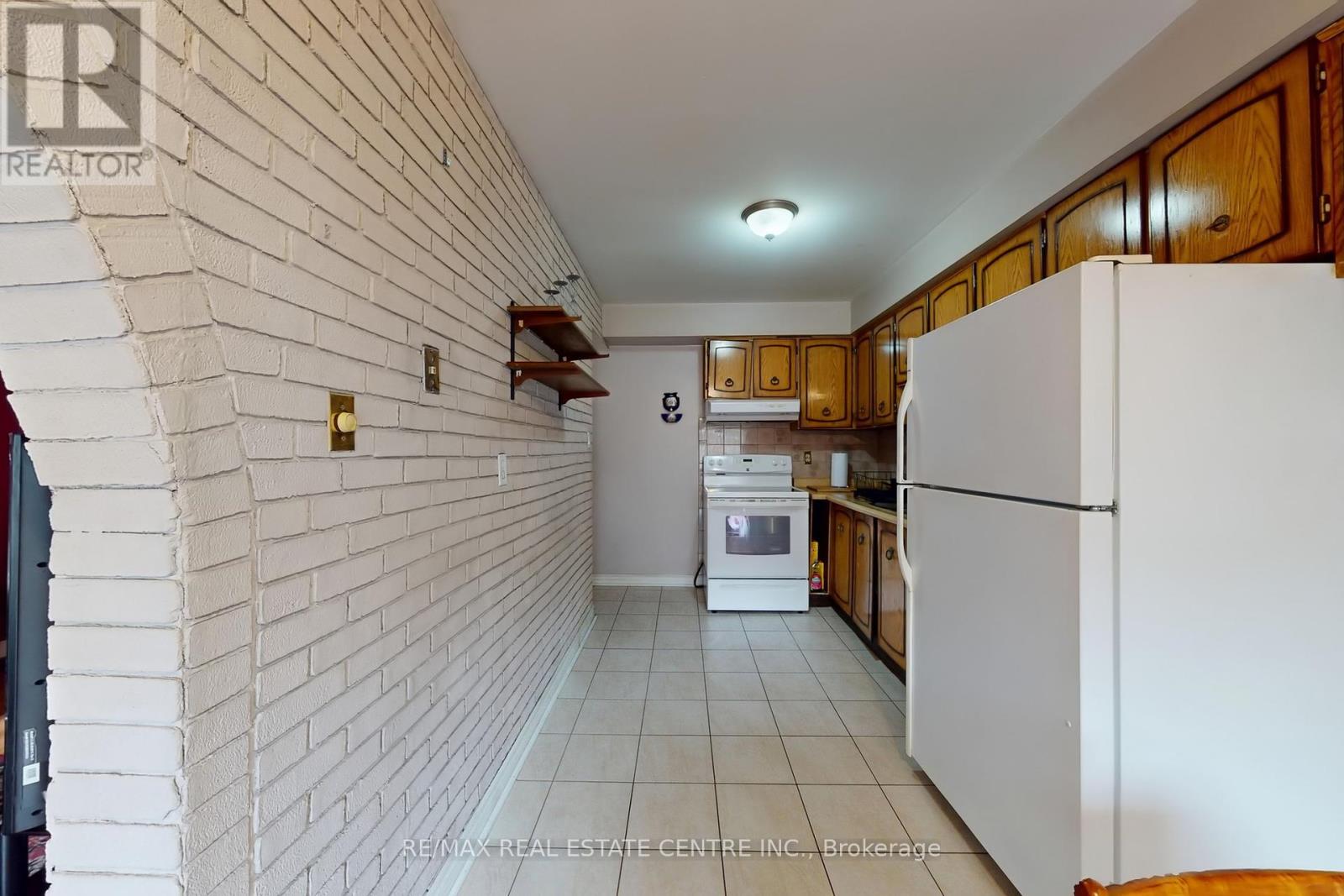 34 - 7406 Darcel Avenue, Mississauga (Malton), Ontario  L4T 2X5 - Photo 15 - W12389950
