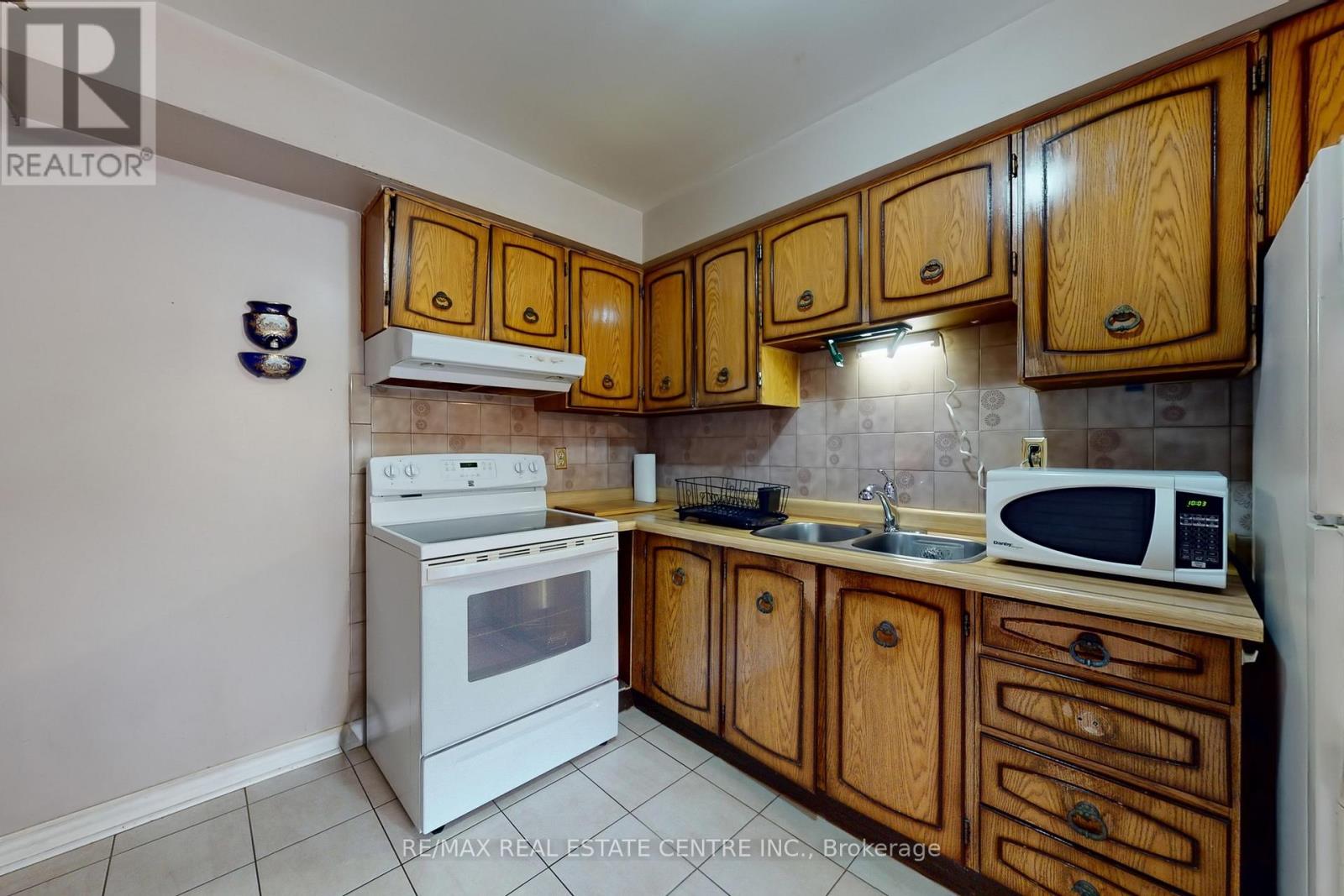 34 - 7406 Darcel Avenue, Mississauga (Malton), Ontario  L4T 2X5 - Photo 19 - W12389950