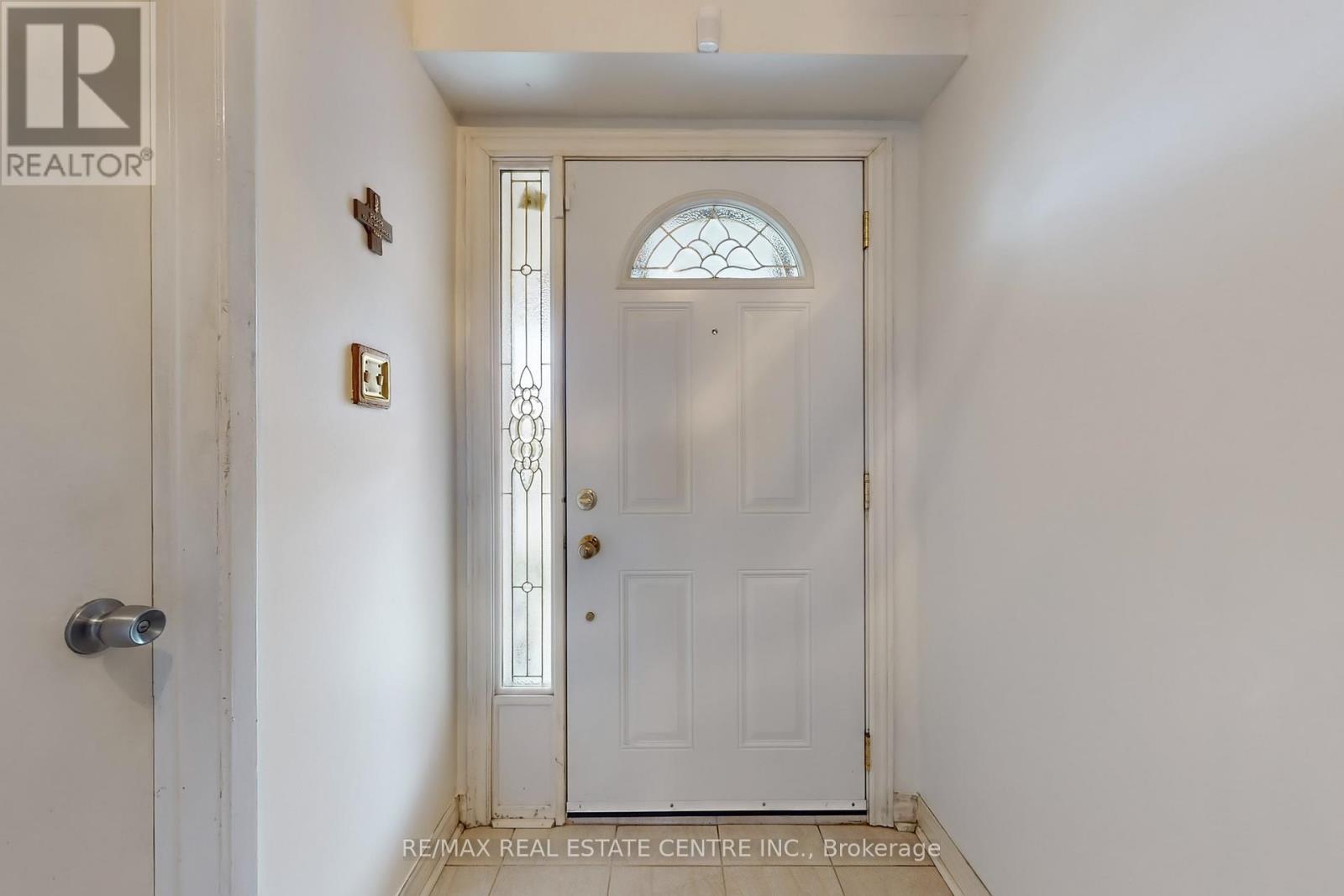 34 - 7406 Darcel Avenue, Mississauga (Malton), Ontario  L4T 2X5 - Photo 28 - W12389950