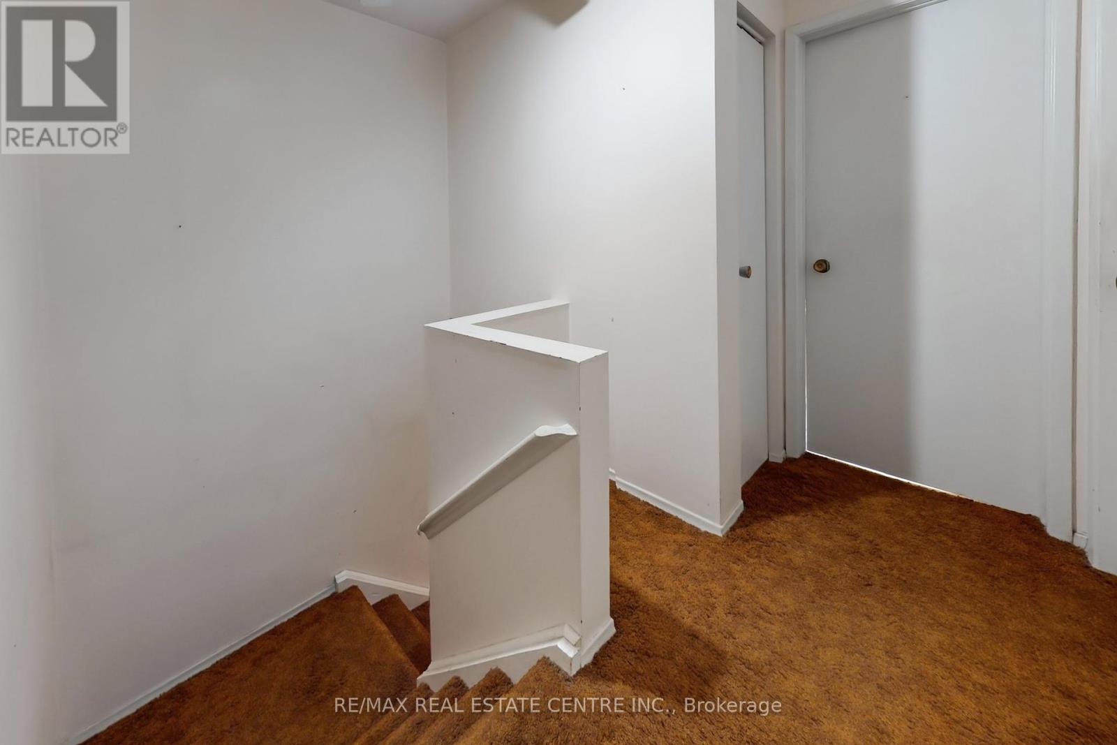 34 - 7406 Darcel Avenue, Mississauga (Malton), Ontario  L4T 2X5 - Photo 31 - W12389950