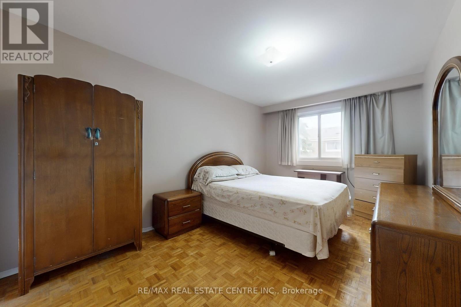 34 - 7406 Darcel Avenue, Mississauga (Malton), Ontario  L4T 2X5 - Photo 34 - W12389950