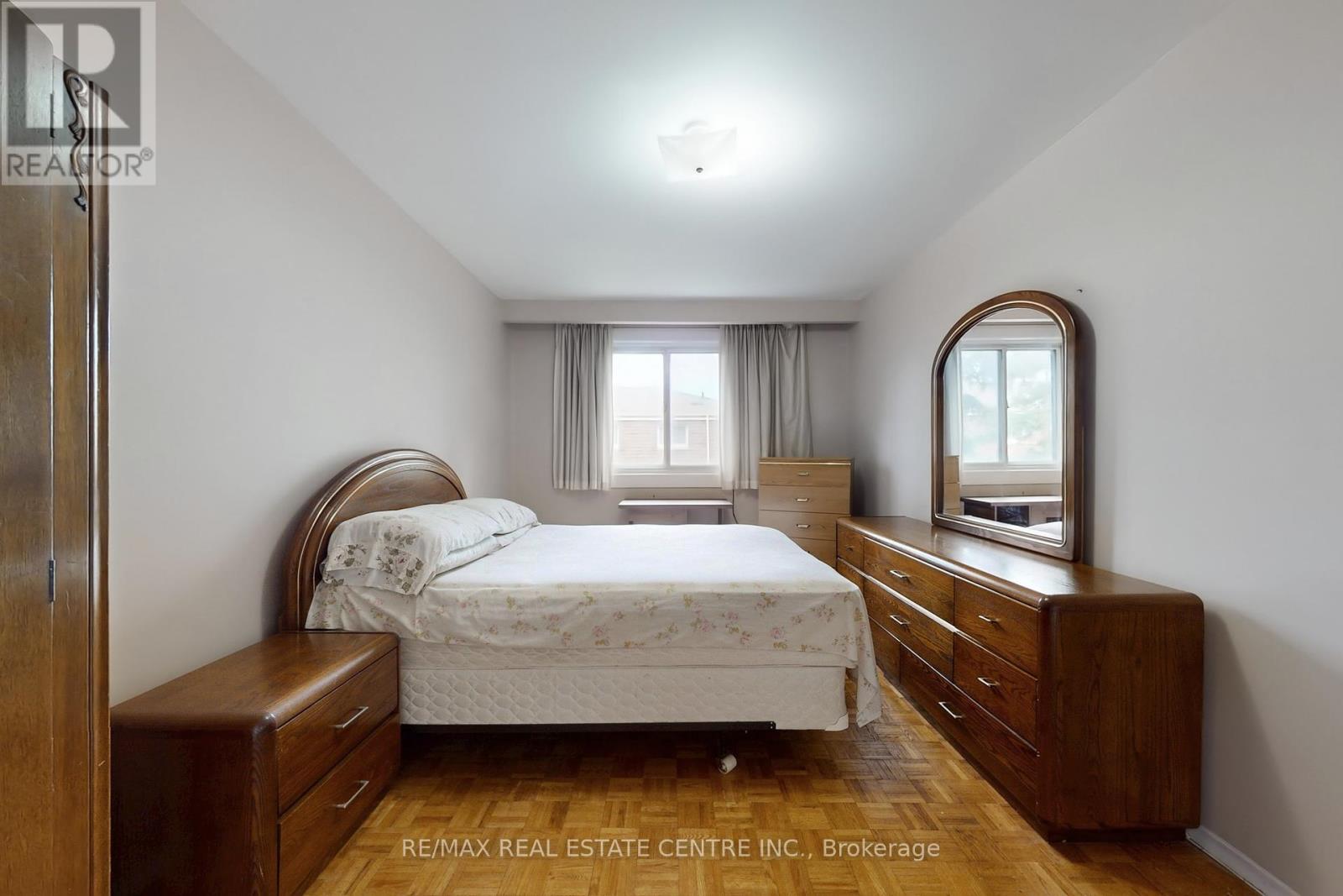 34 - 7406 Darcel Avenue, Mississauga (Malton), Ontario  L4T 2X5 - Photo 35 - W12389950