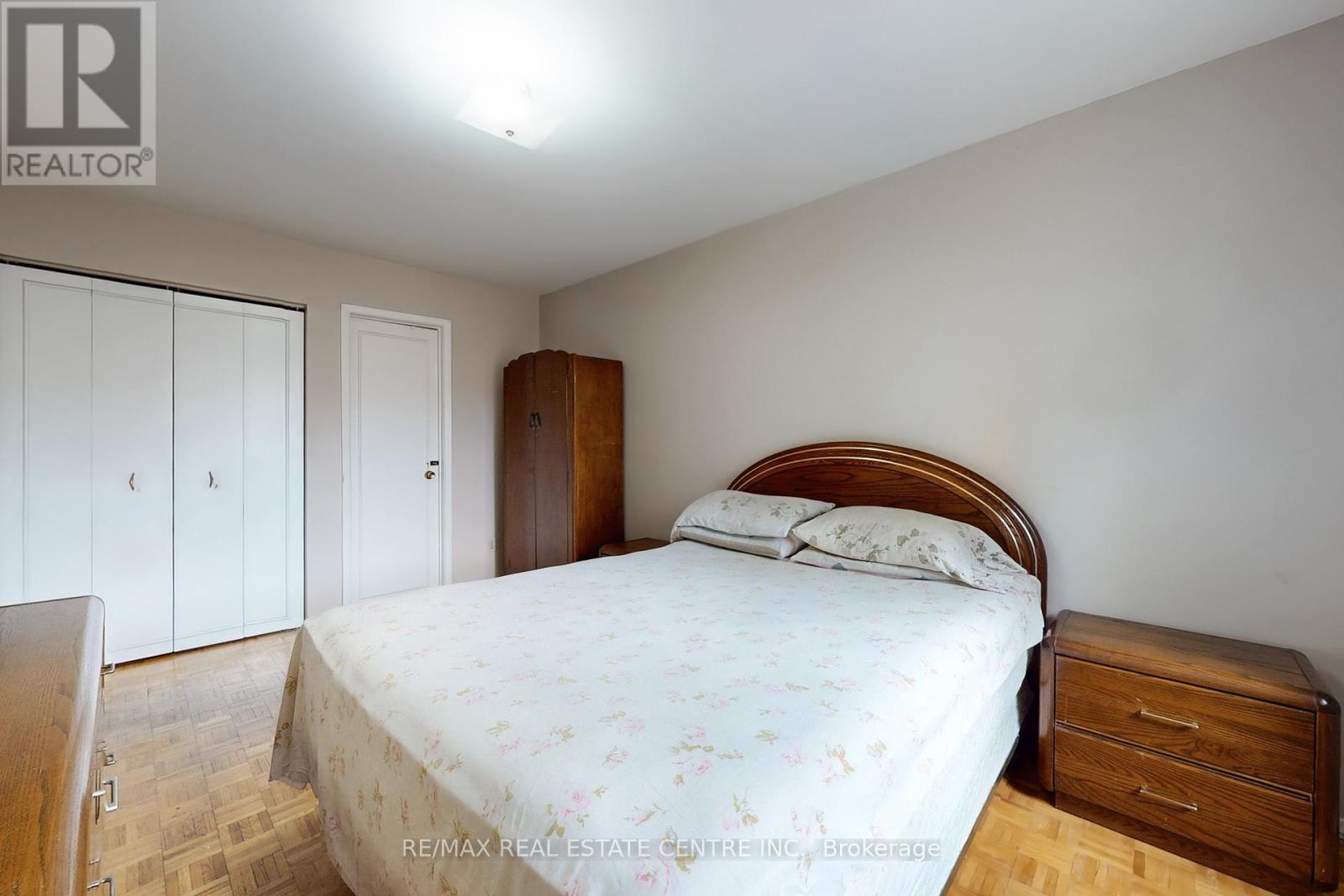 34 - 7406 Darcel Avenue, Mississauga (Malton), Ontario  L4T 2X5 - Photo 37 - W12389950