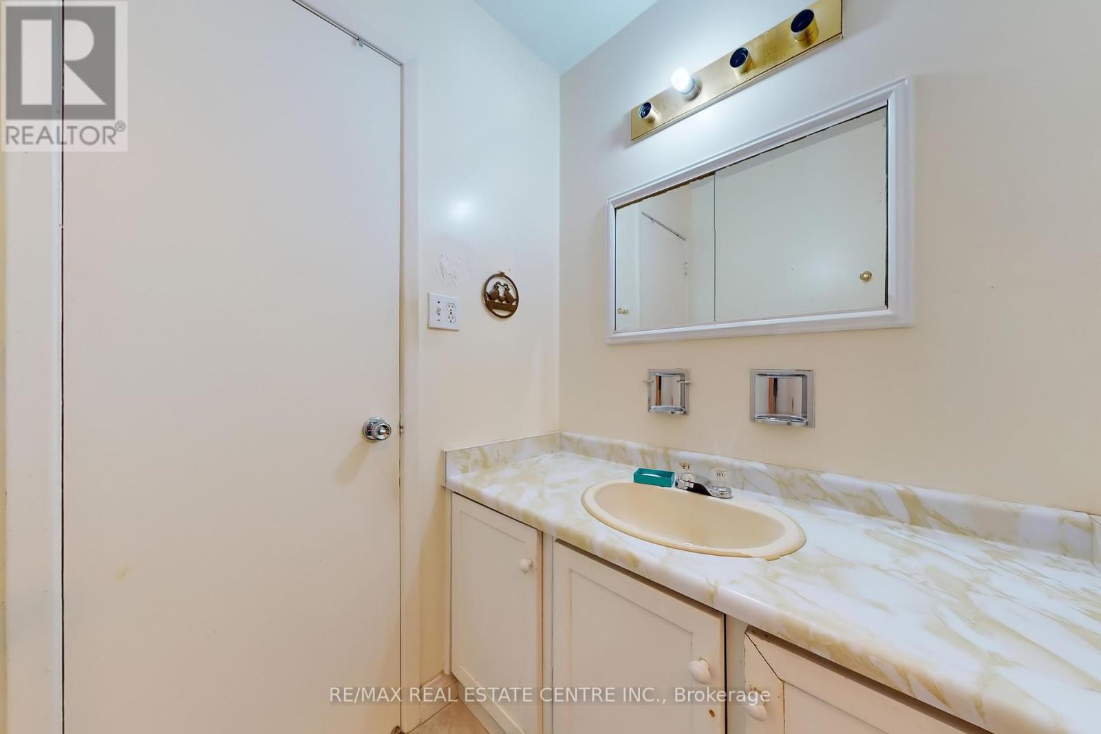 34 - 7406 Darcel Avenue, Mississauga (Malton), Ontario  L4T 2X5 - Photo 44 - W12389950