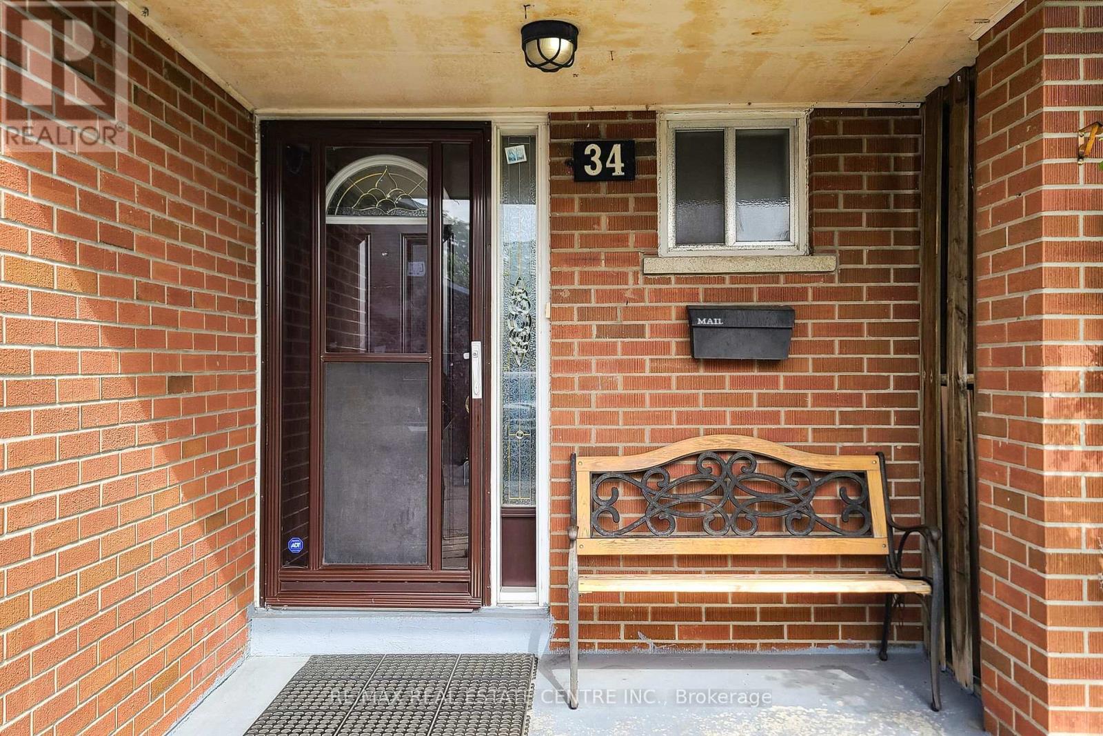 34 - 7406 Darcel Avenue, Mississauga (Malton), Ontario  L4T 2X5 - Photo 6 - W12389950