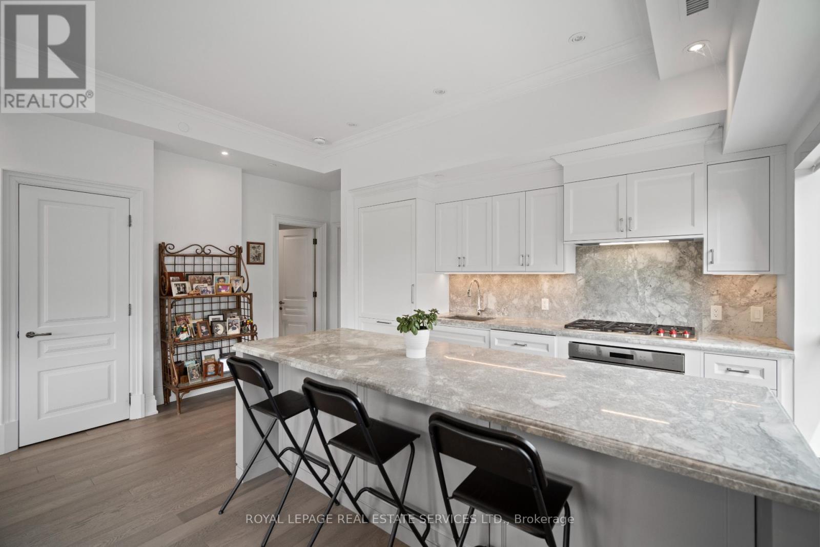 504 - 4 The Kingsway, Toronto (Kingsway South), Ontario  M8X 2T1 - Photo 6 - W12389980