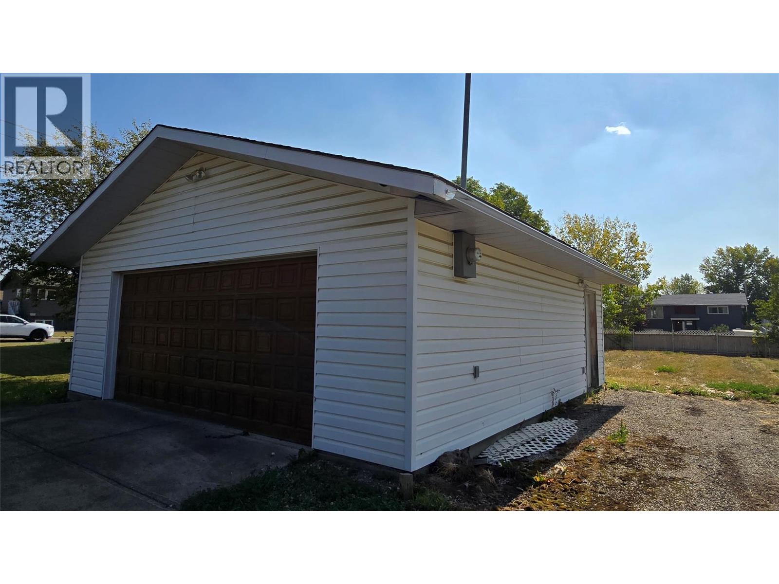 1504 106 Avenue, dawson creek, British Columbia