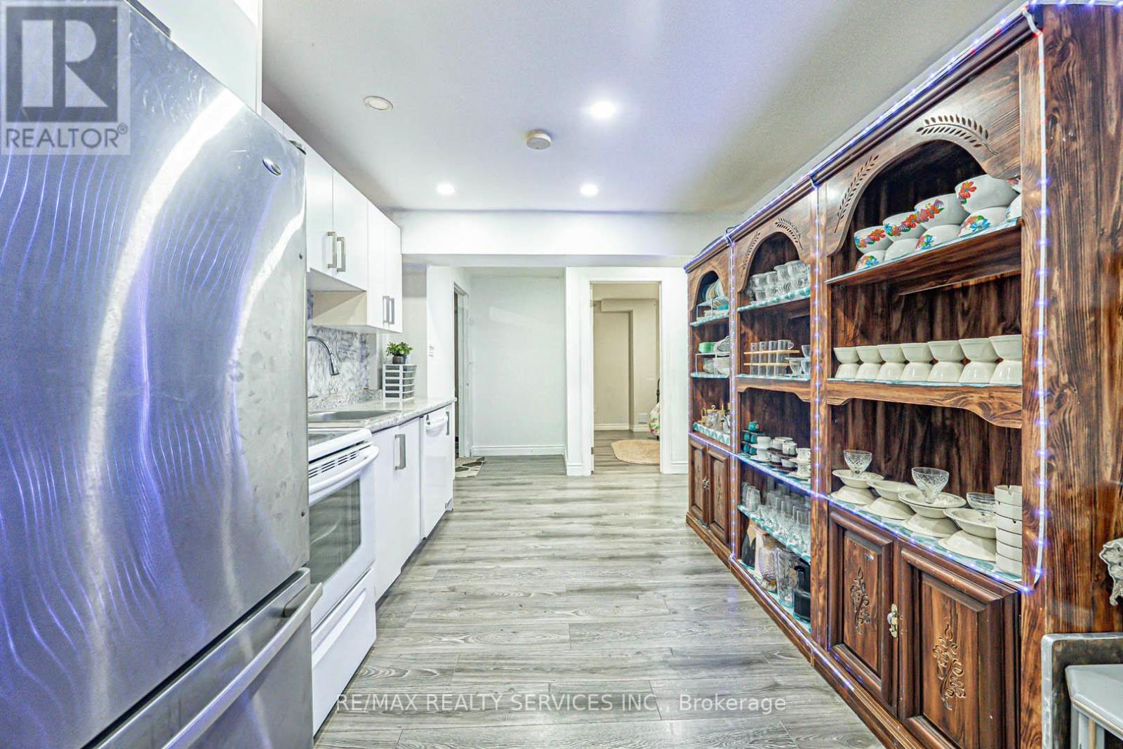 704 Stone Church Road E, Hamilton, Ontario  L8W 1A7 - Photo 17 - X12389940