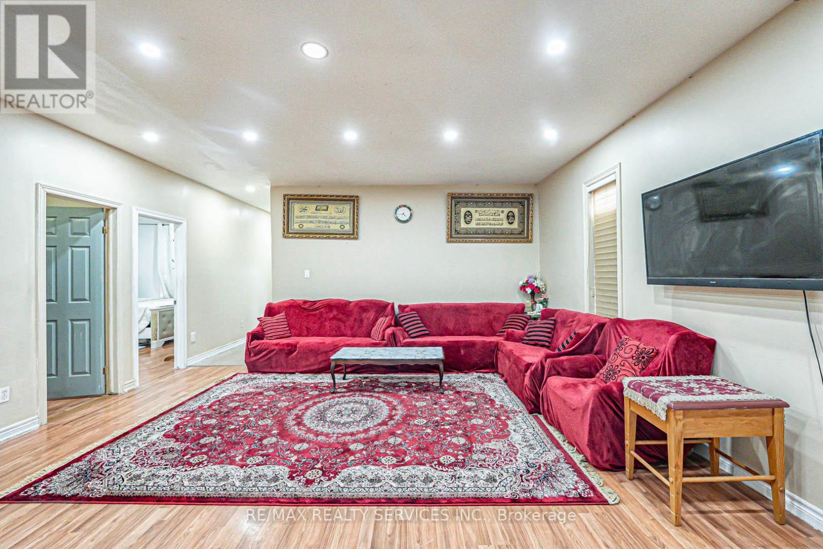 704 Stone Church Road E, Hamilton, Ontario  L8W 1A7 - Photo 6 - X12389940