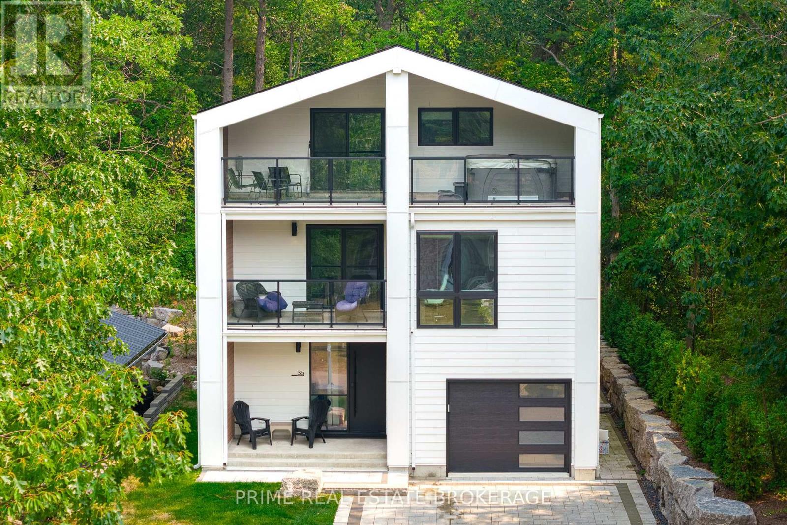 35 Walker Street, Lambton Shores, Ontario  N0M 1T0 - Photo 1 - X12293647