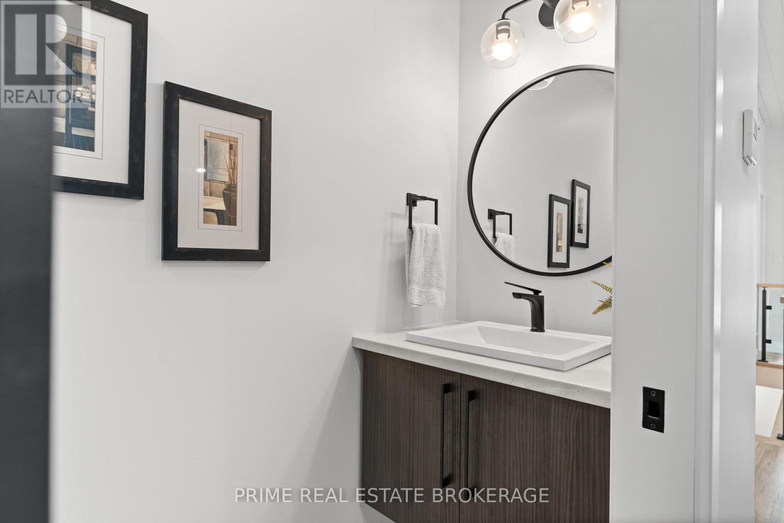 Photo 40 of 49 for 35 Walker Street