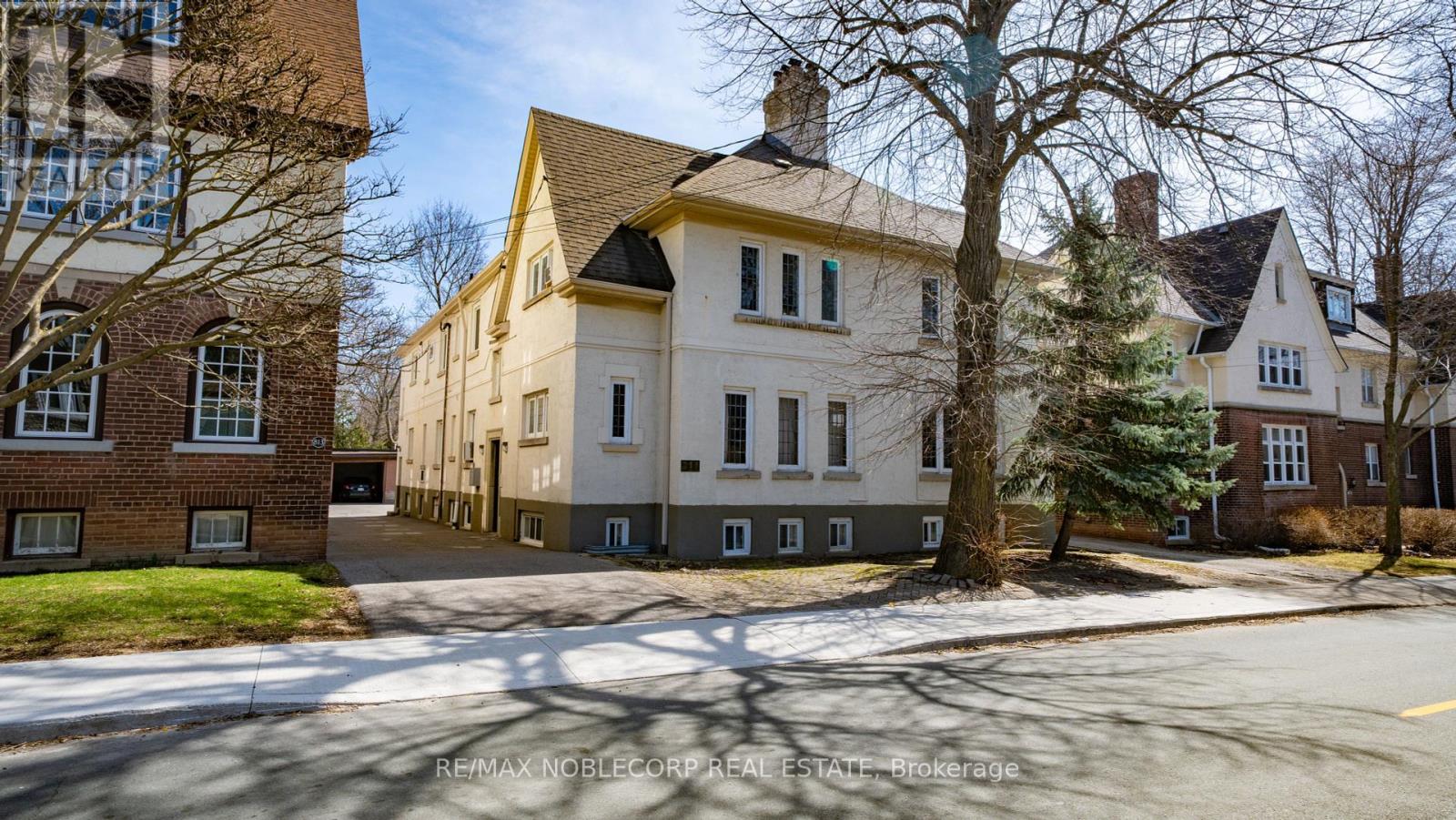 809-811 DUPLEX AVENUE, Toronto, Ontario